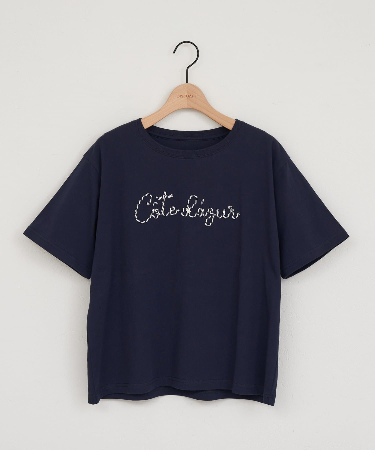 DISCOAT(ディスコート) 【umm.】コード刺繍ロゴ半袖Tシャツ