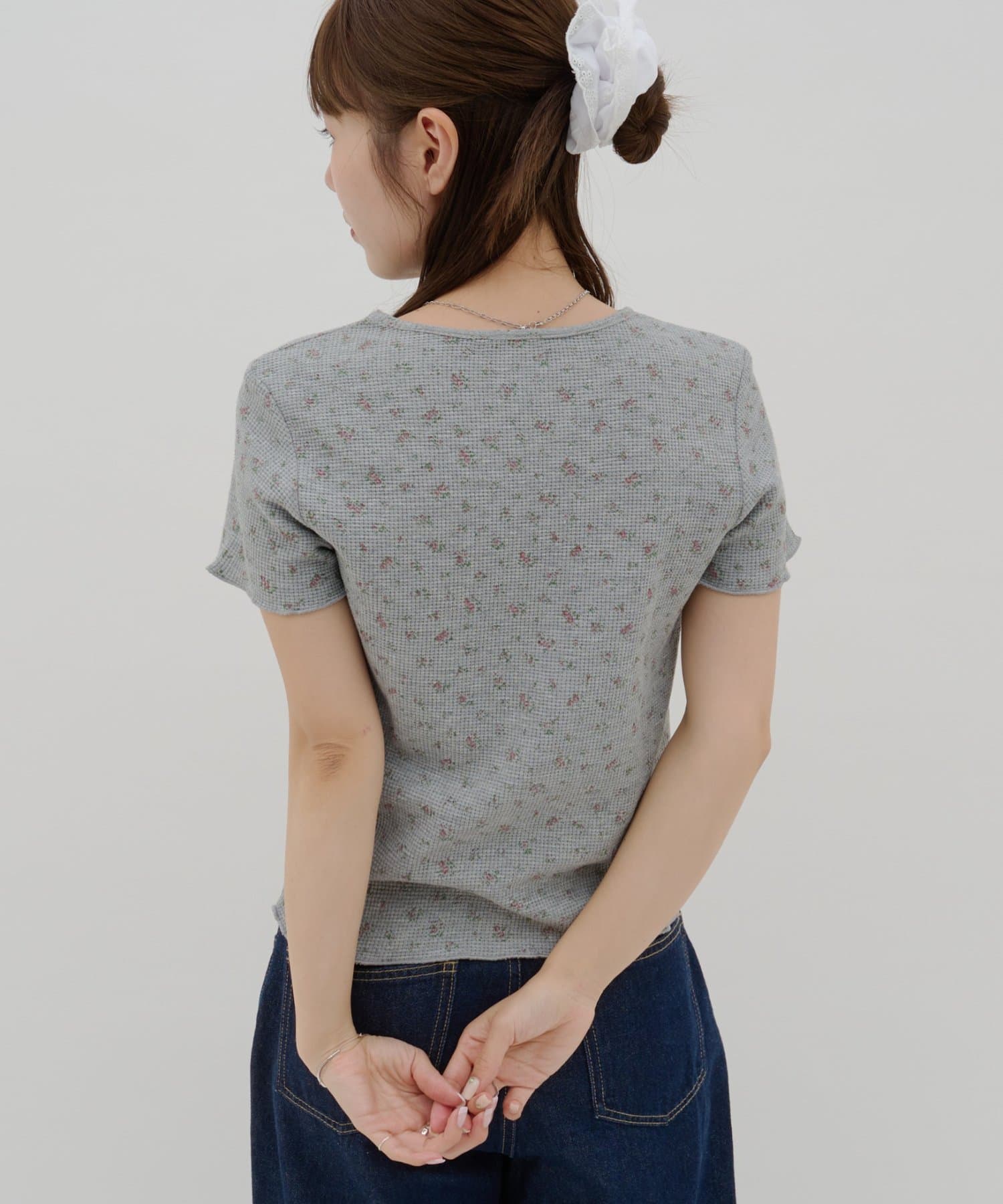 DISCOAT(ディスコート) 【umm.】胸ギャザー花柄ワッフル半袖トップス