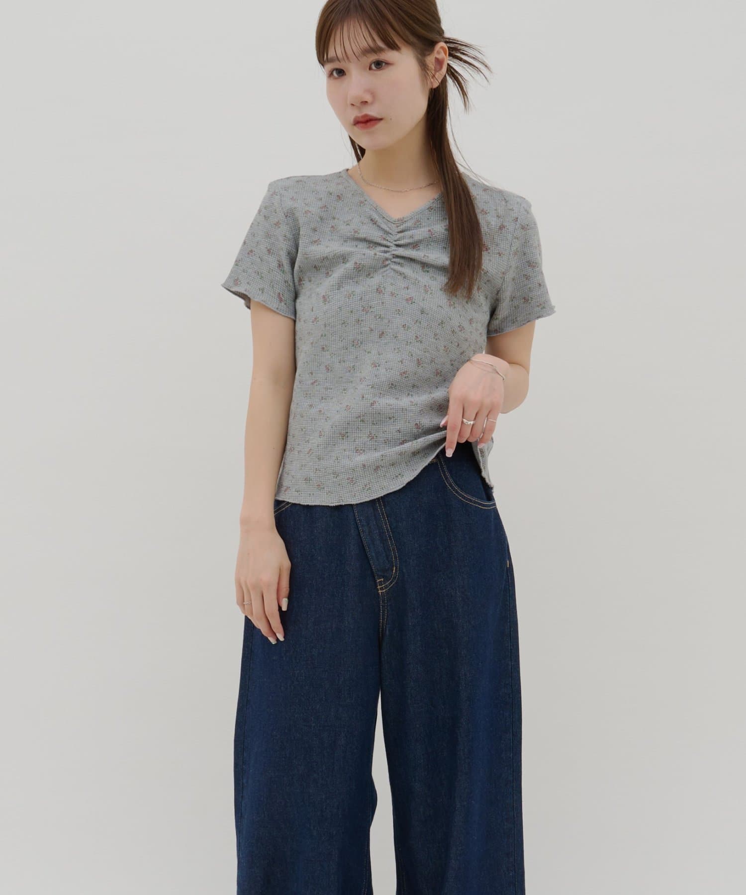 DISCOAT(ディスコート) 【umm.】胸ギャザー花柄ワッフル半袖トップス