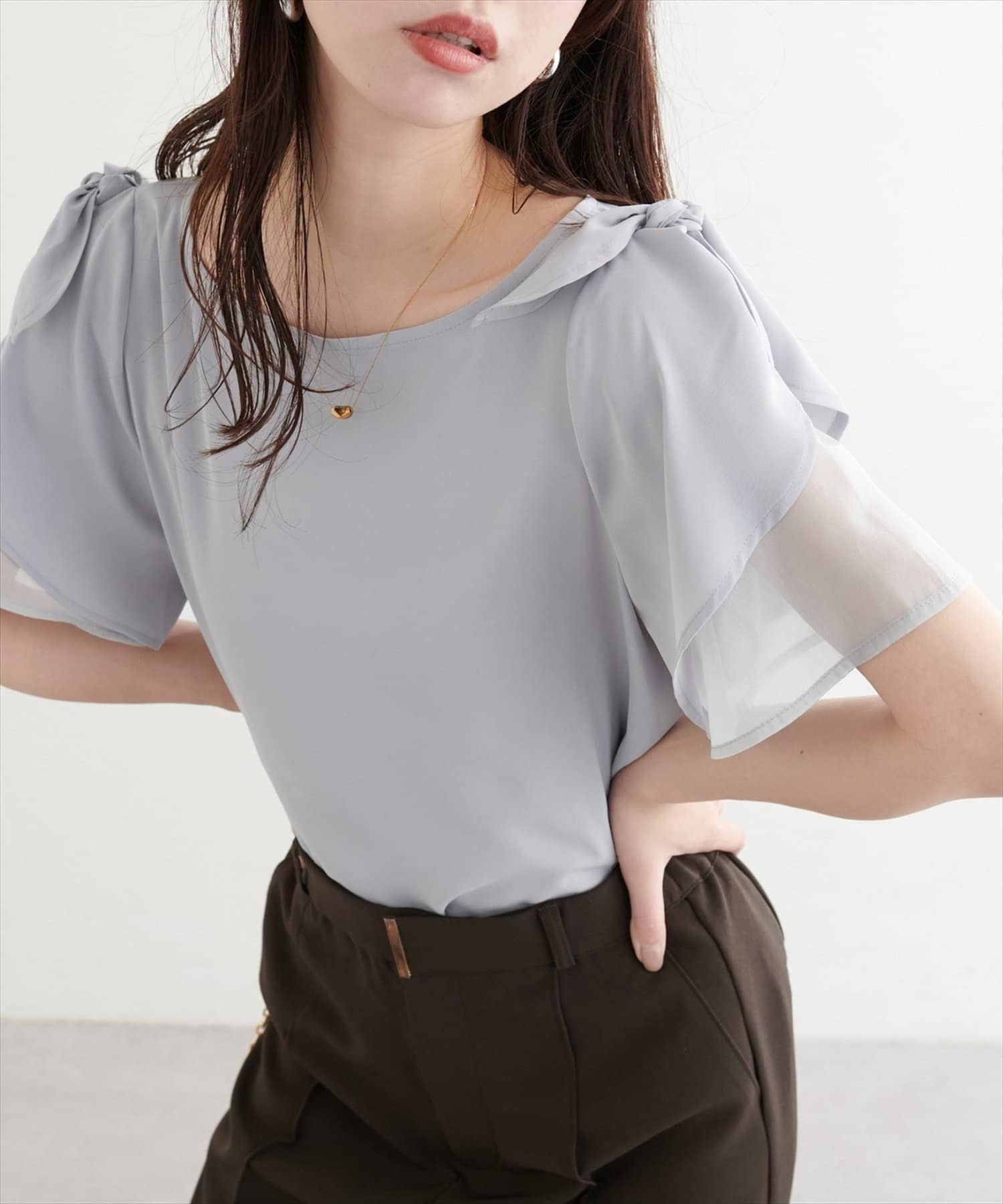 natural couture(ナチュラルクチュール) 肩リボンラッフルフレア袖ブラウス