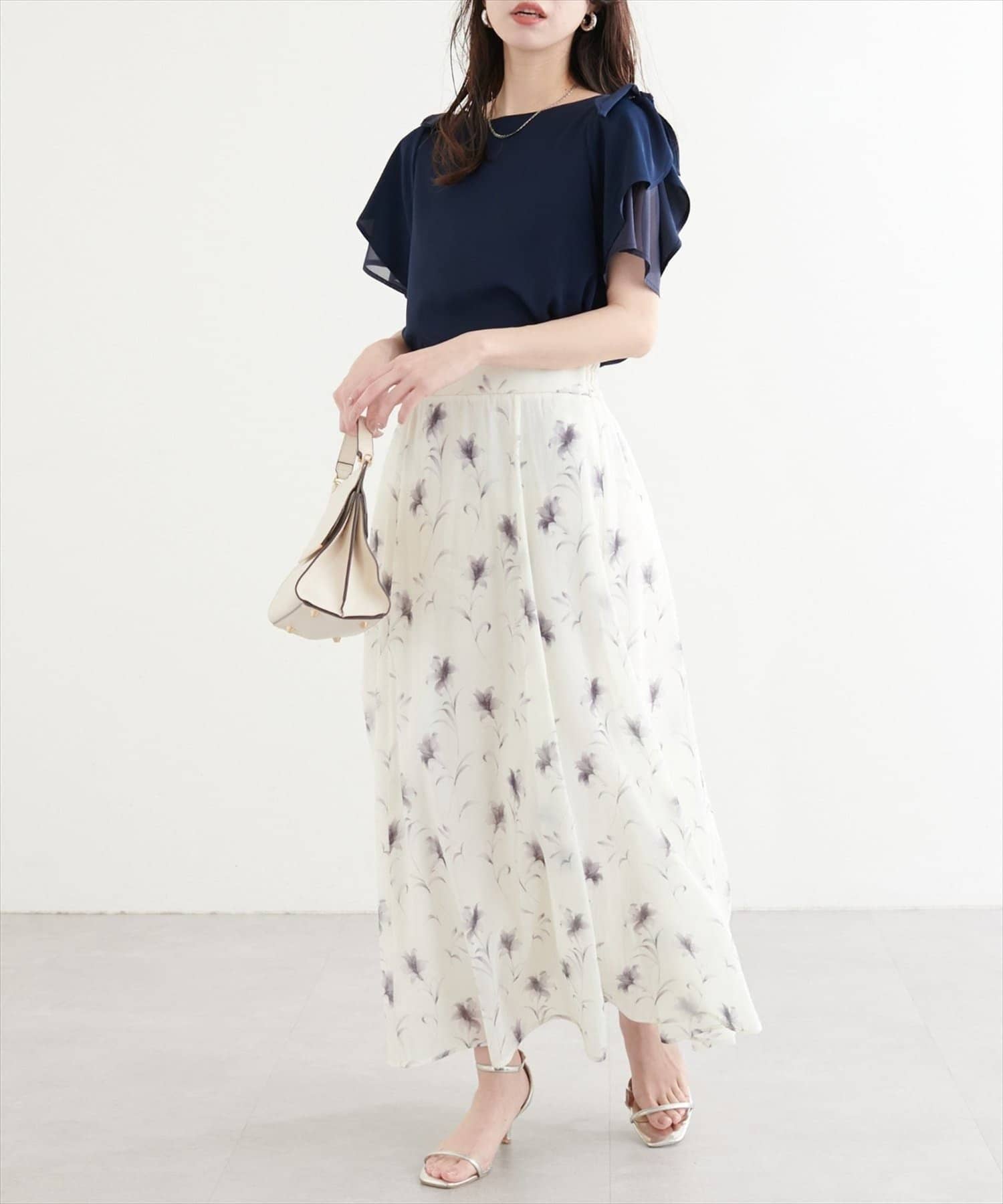 natural couture(ナチュラルクチュール) 肩リボンラッフルフレア袖ブラウス