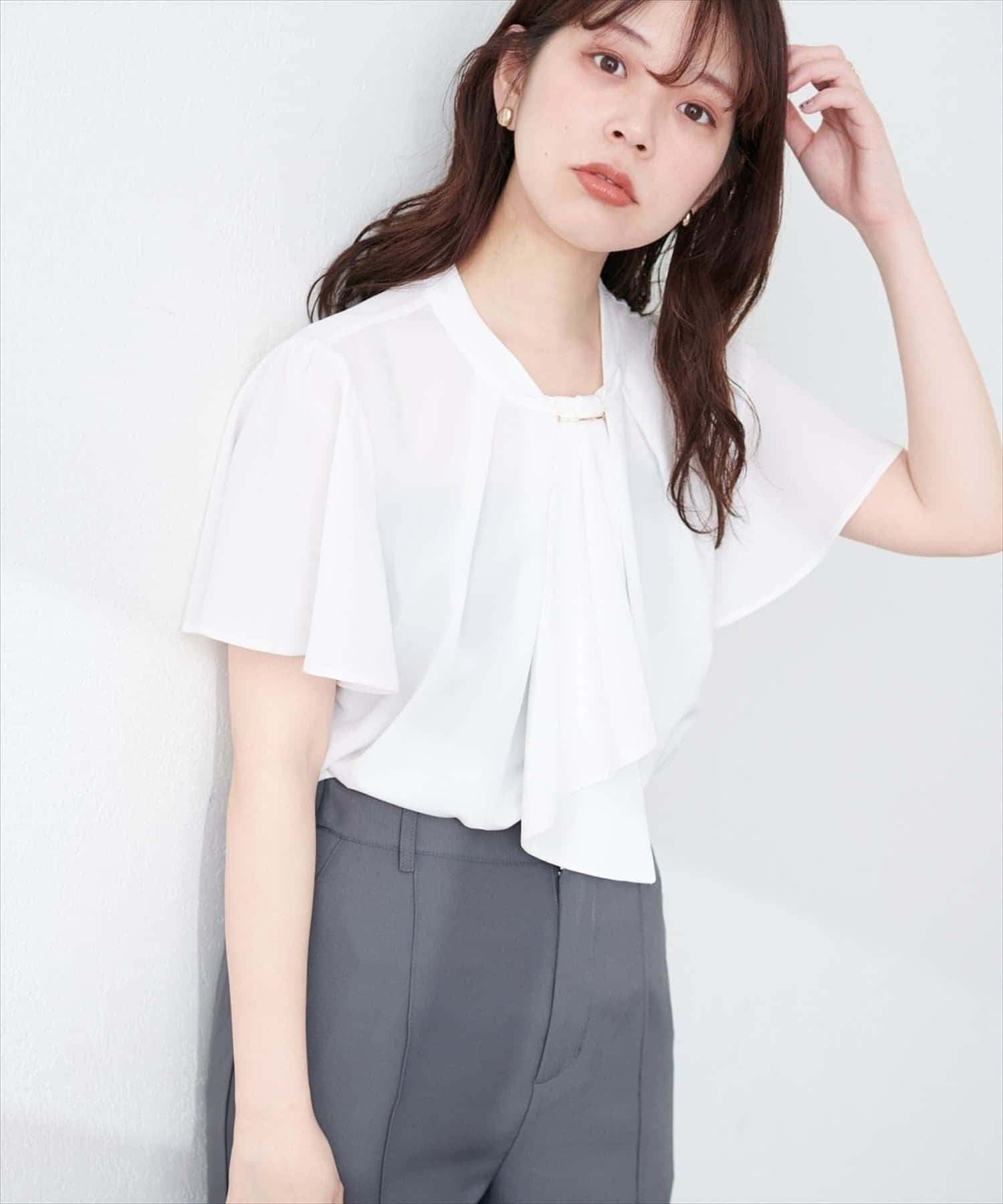 natural couture(ナチュラルクチュール) ゴールドバー付きボウタイブラウス