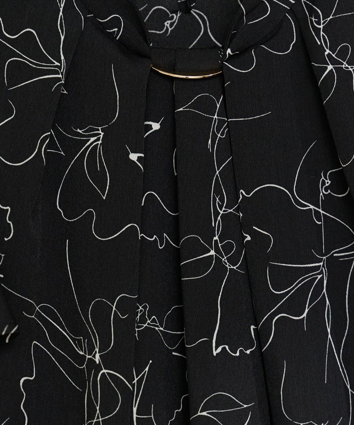 natural couture(ナチュラルクチュール) ゴールドバー付きボウタイブラウス