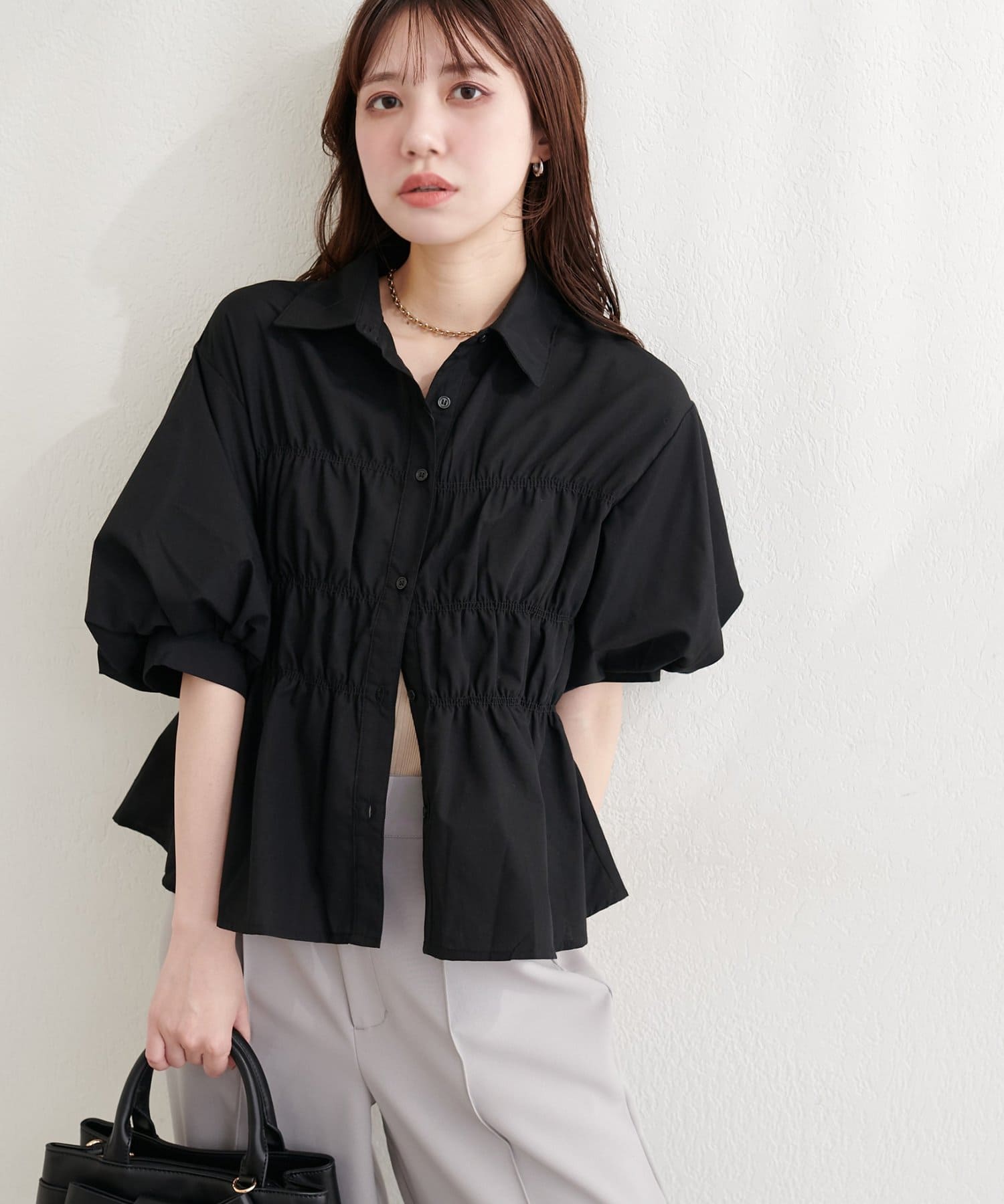 natural couture(ナチュラルクチュール) シャーリングパフスリーブブラウス