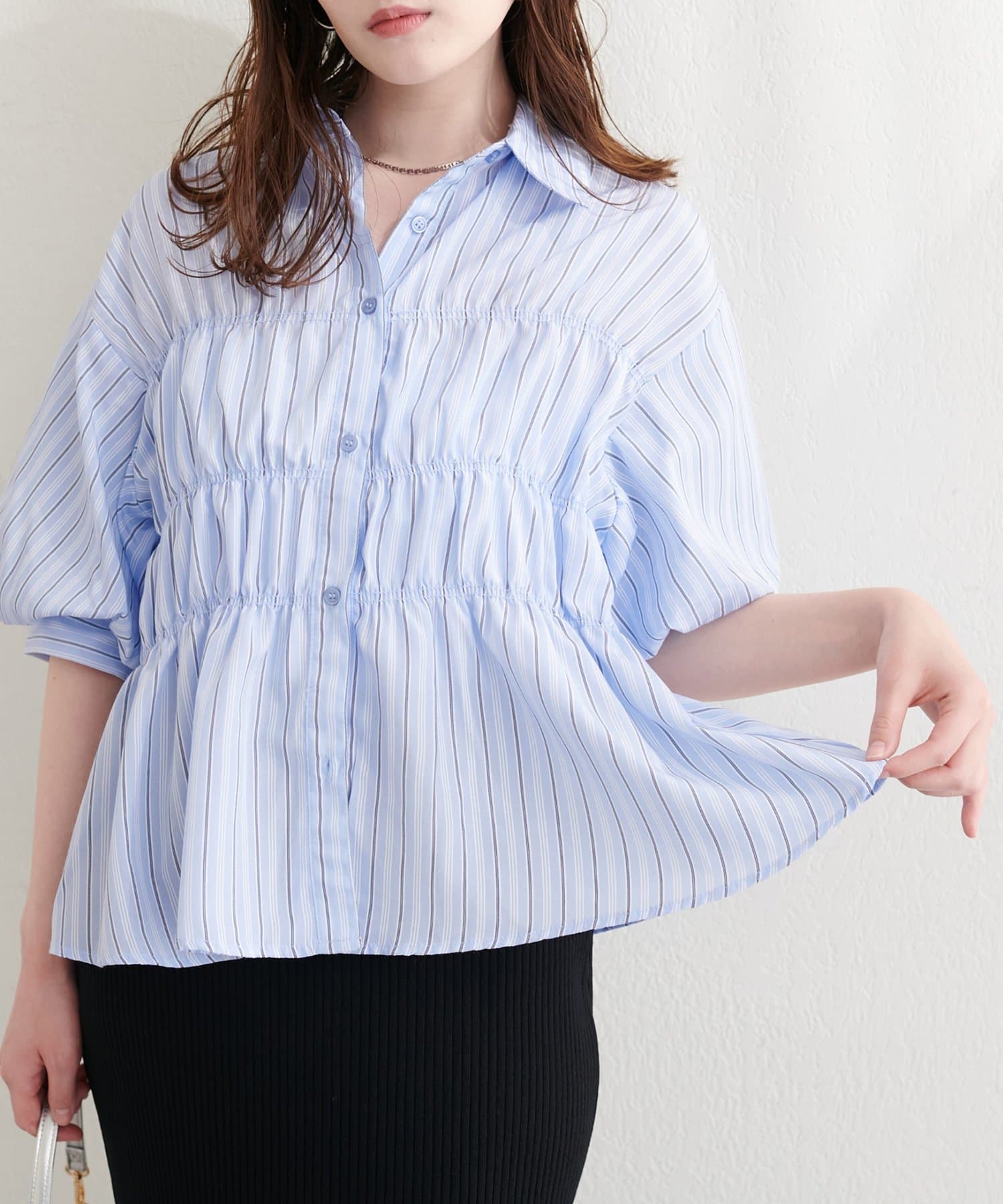 natural couture(ナチュラルクチュール) シャーリングパフスリーブブラウス