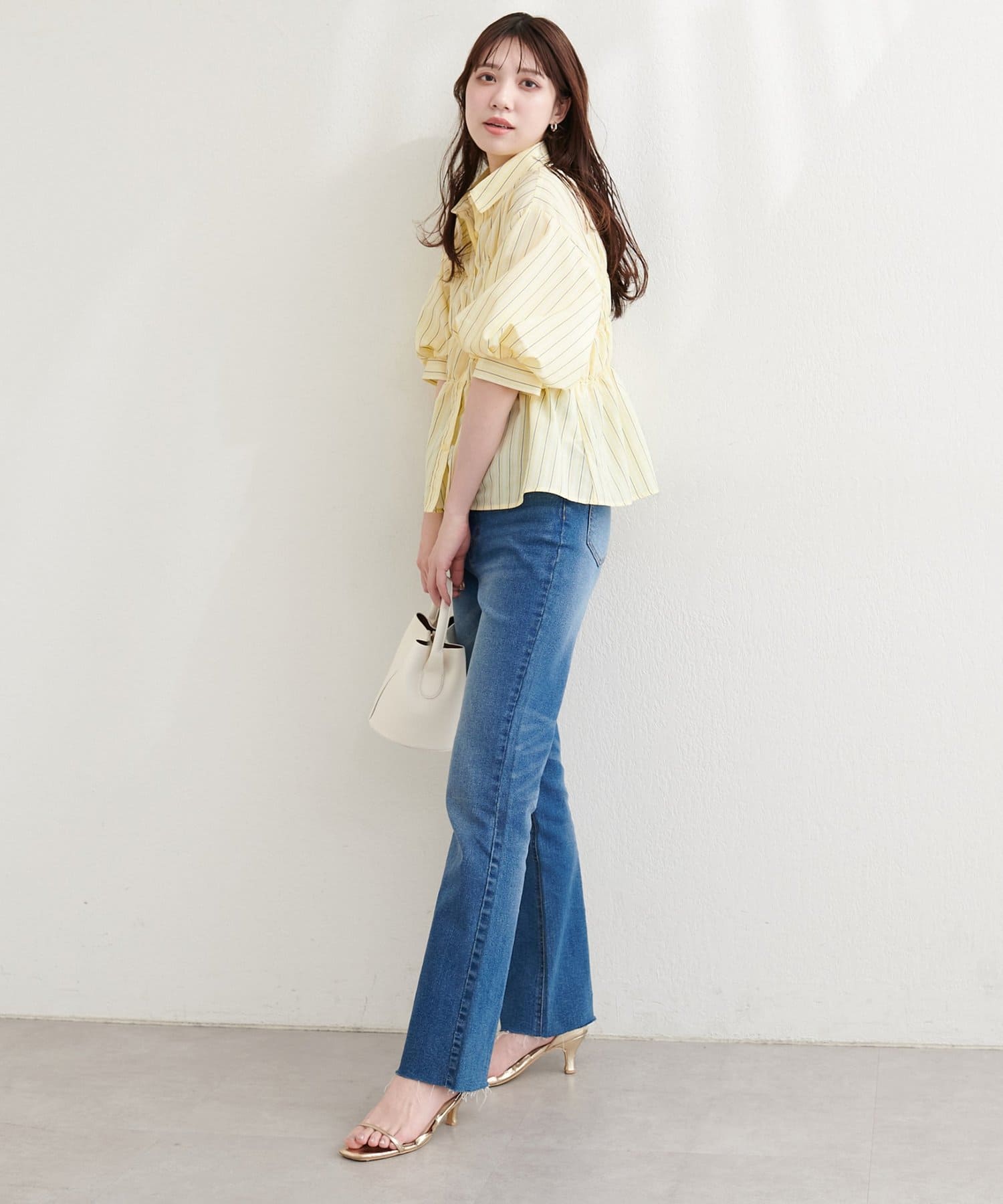 natural couture(ナチュラルクチュール) シャーリングパフスリーブブラウス