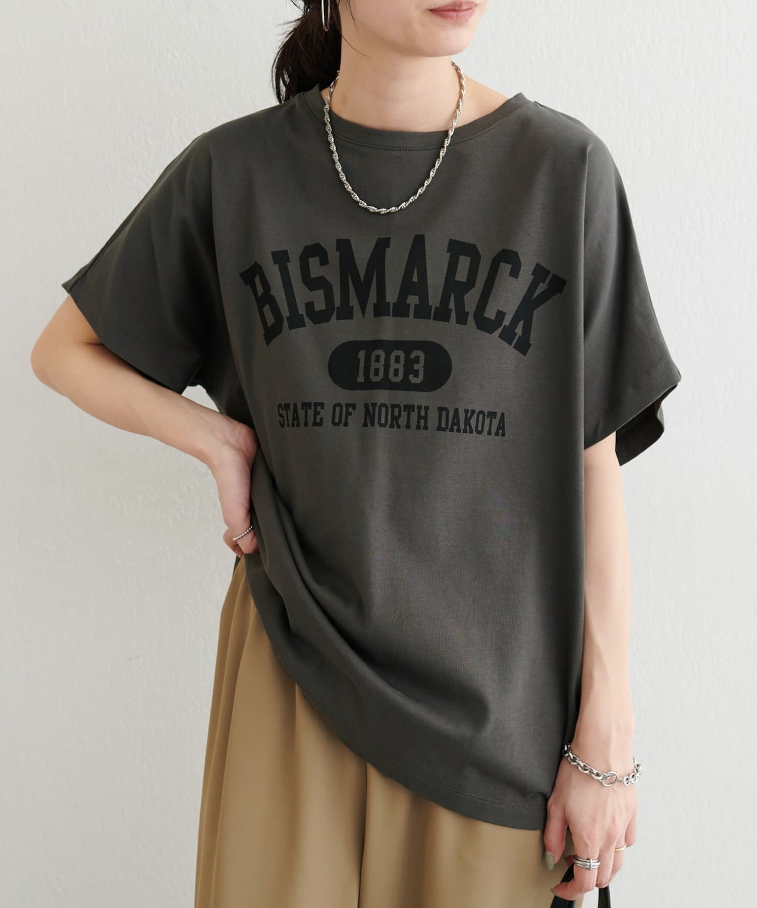 LARUTA(ラルータ) バックスリットプリントロゴT