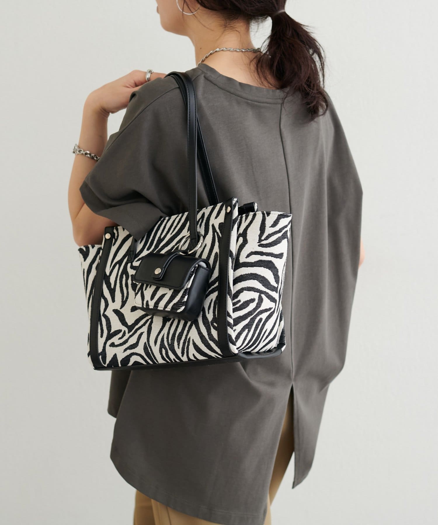 LARUTA(ラルータ) ミニポーチ付きエルガリートート