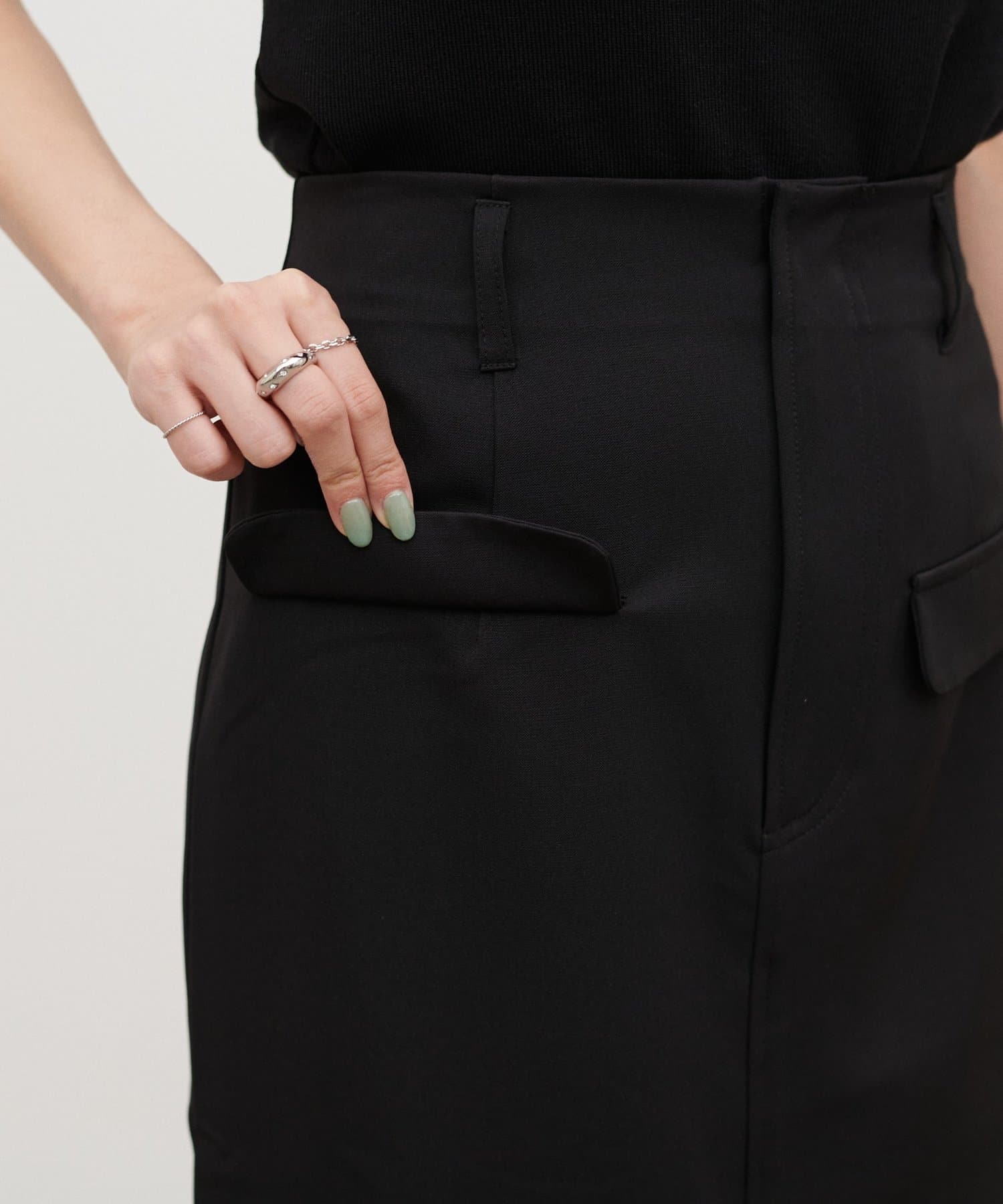 LARUTA(ラルータ) ［Yurieピック］フラップポケット付きストレートスカート