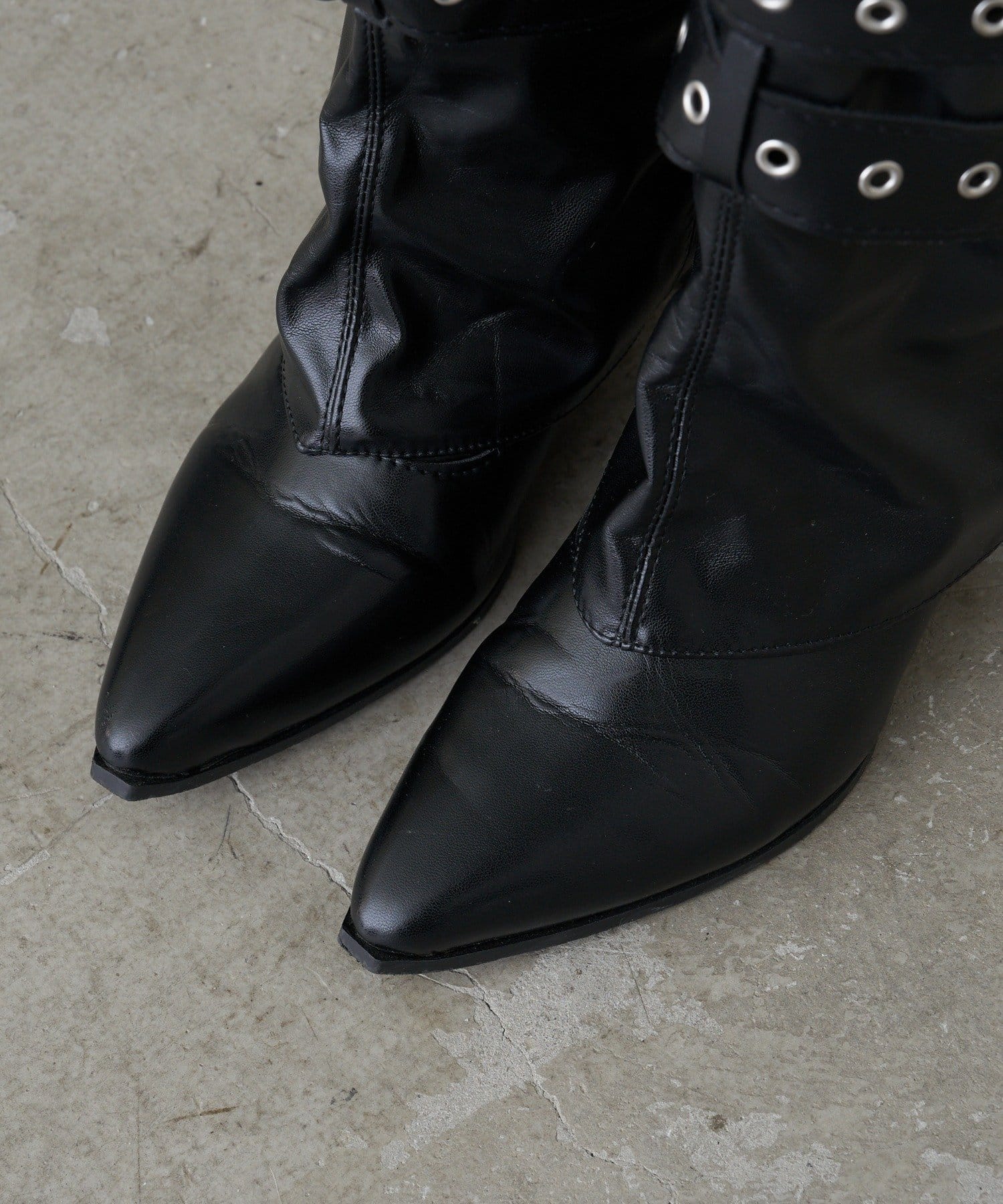 RAY CASSIN(レイカズン) ベルト付きショートブーツ