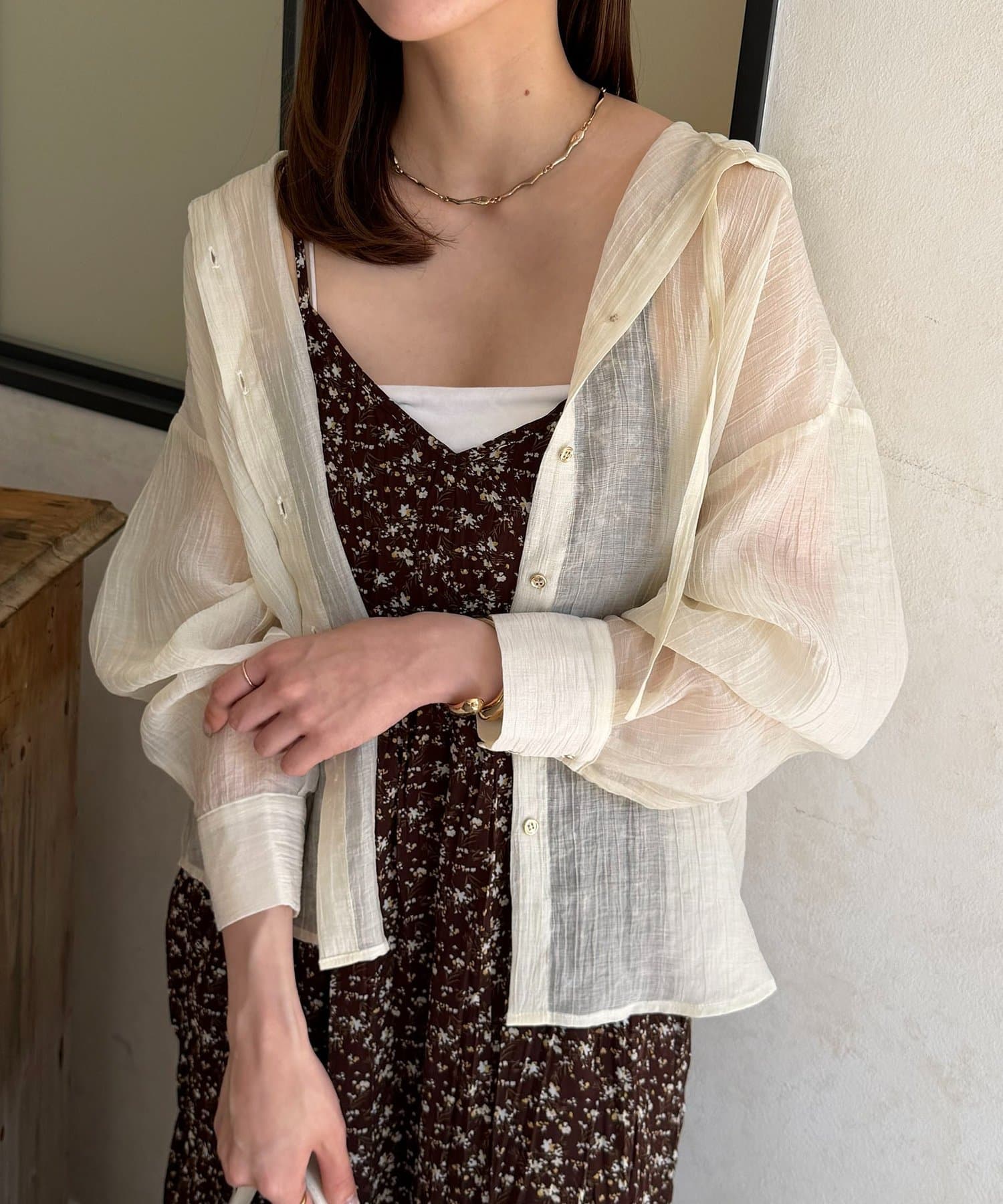 Thevon.(ゼヴォン) GOLDボタンワッシャーシアーフードシャツ