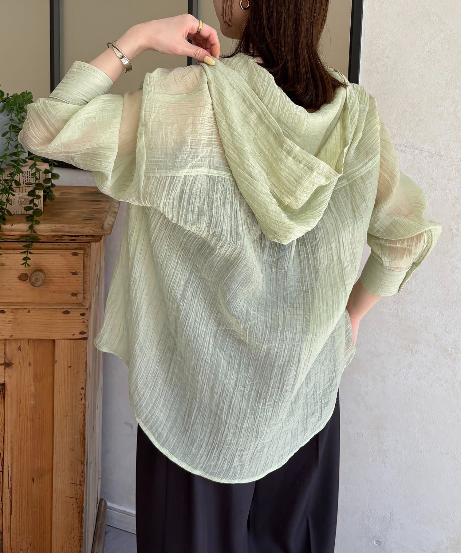 Thevon.(ゼヴォン) GOLDボタンワッシャーシアーフードシャツ