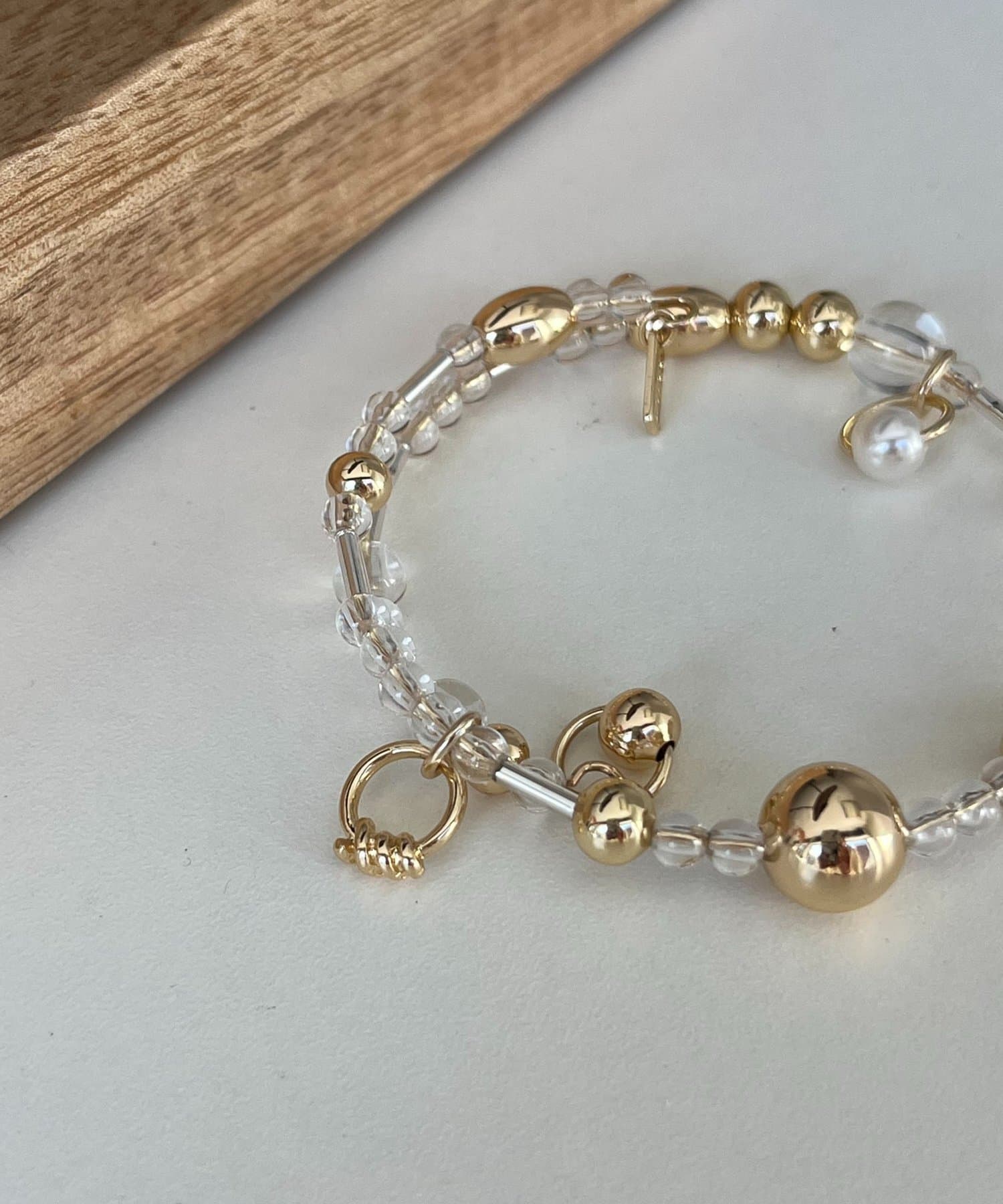 CAPRICIEUX LE'MAGE(カプリシュレマージュ) 〈GOLDY/ゴールディ〉クリアビーズブレス