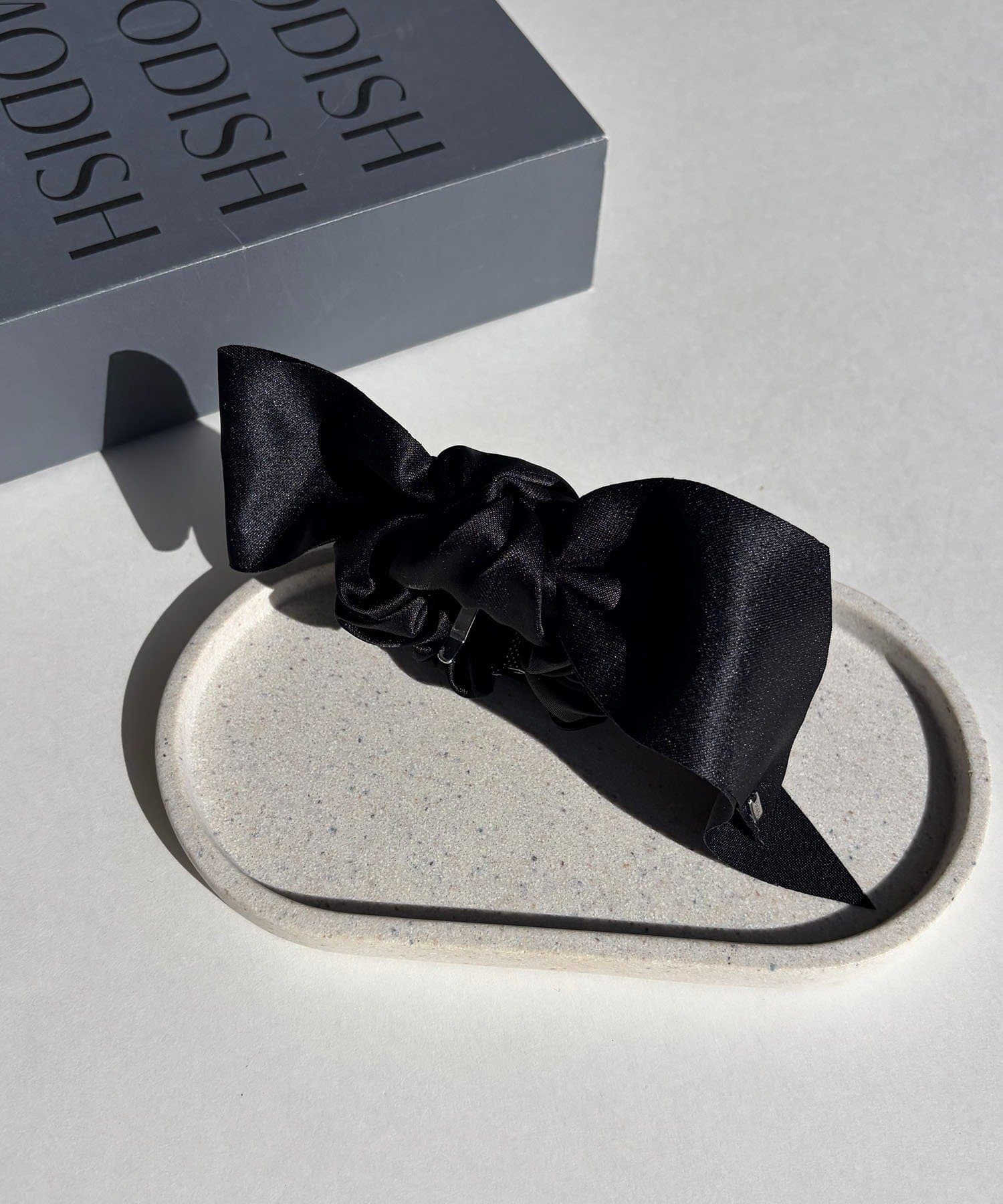 CAPRICIEUX LE'MAGE(カプリシュレマージュ) 〈GOLDY/ゴールディ〉アシメリボンポニーフック