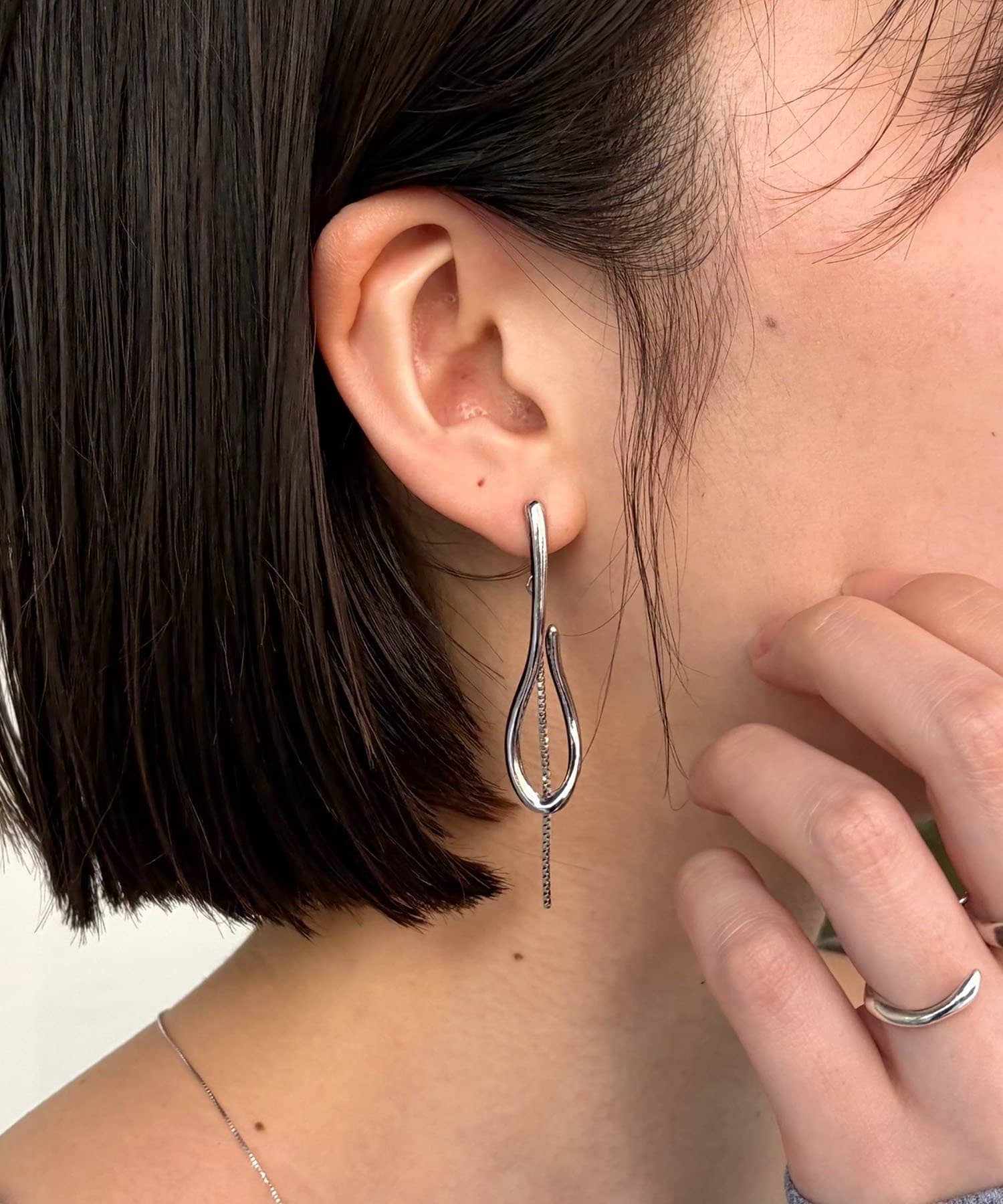 CAPRICIEUX LE'MAGE(カプリシュレマージュ) 〈GOLDY/ゴールディ〉ドロップラインチェーンピアス