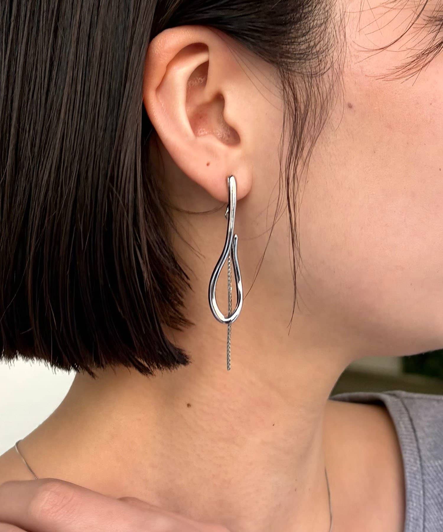 CAPRICIEUX LE'MAGE(カプリシュレマージュ) 〈GOLDY/ゴールディ〉ドロップラインチェーンピアス