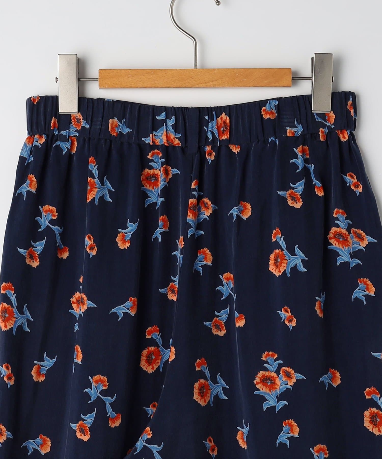 NOLLEY'S(ノーリーズ) ウォッシャブルスカーレット柄タックパンツ