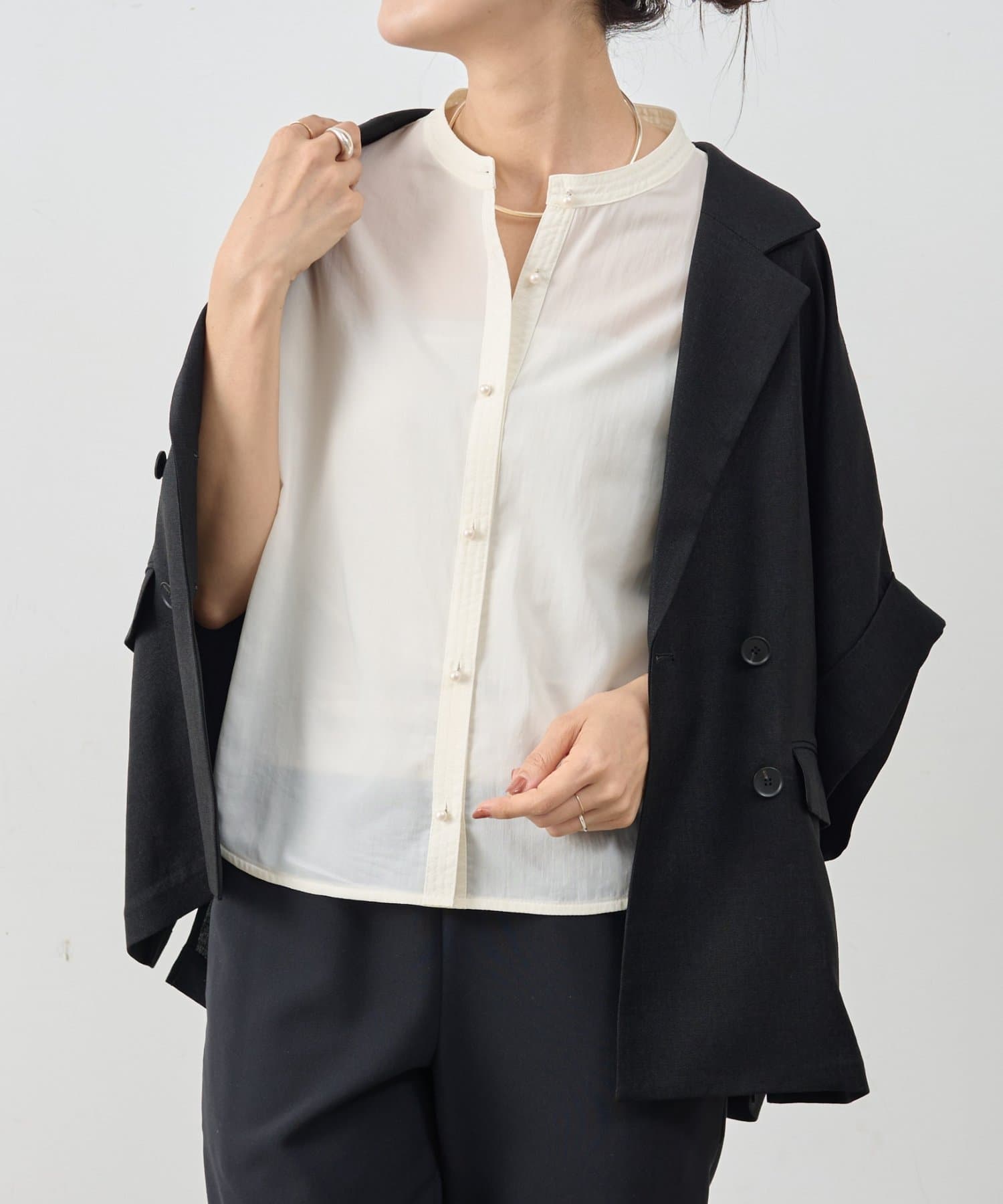 BEARDSLEY(ビアズリー) 《4/14(火)12時予約開始》パールボタンフレンチブラウス《LIVETART》