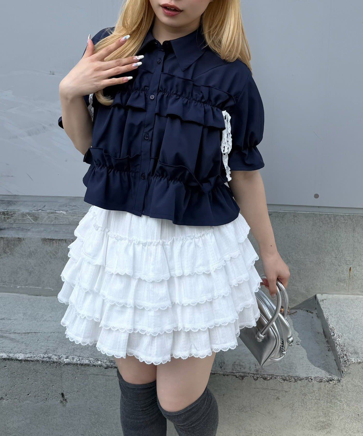 NICE CLAUP / OLIVE des OLIVE OUTLET(ナイスクラップ  / オリーブ デ オリーブ アウトレット) 【continuer】フリフリフリル短丈ブラウス