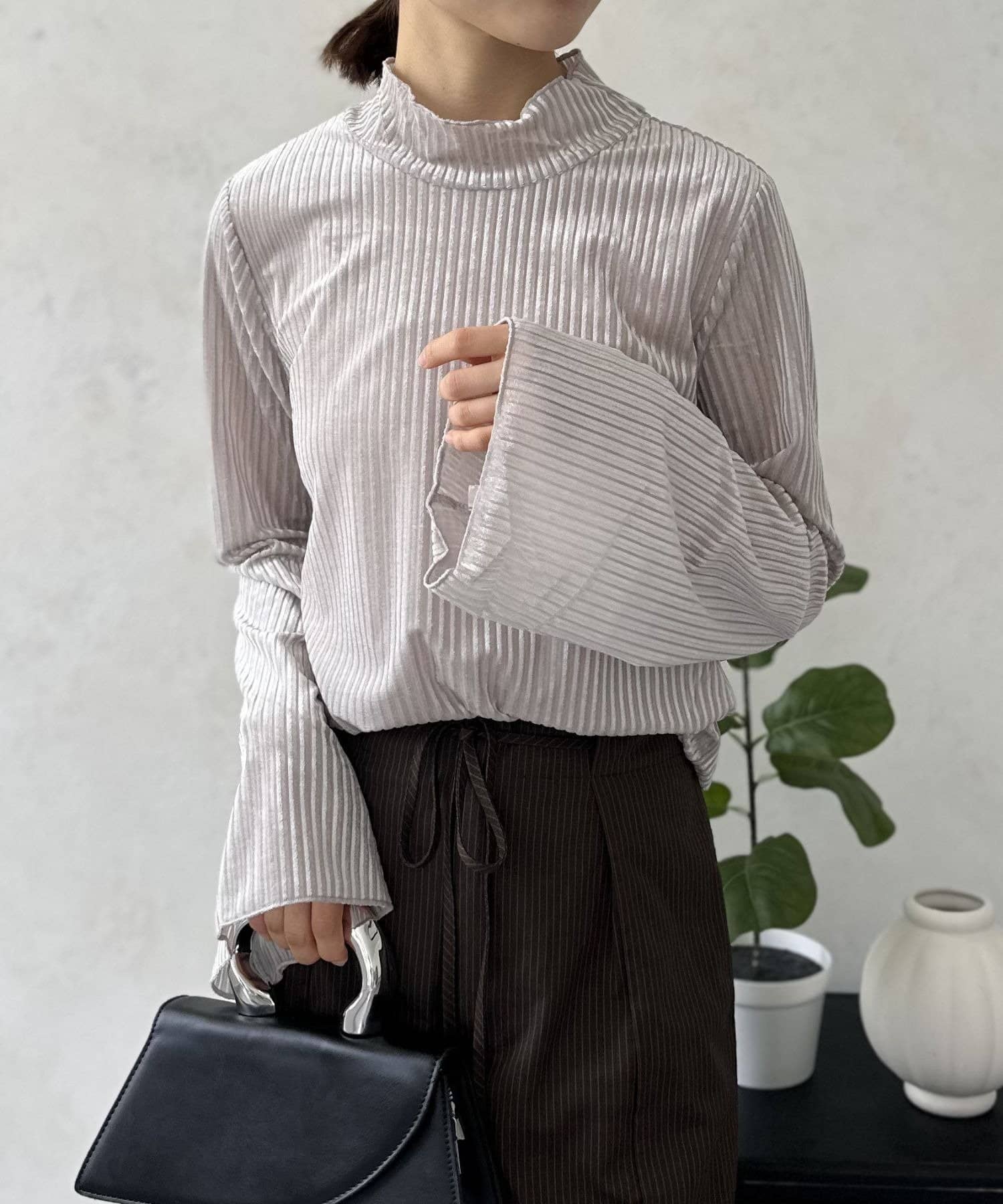 LOCUST(ローカスト) 【高見え】フレアハイネックトップス