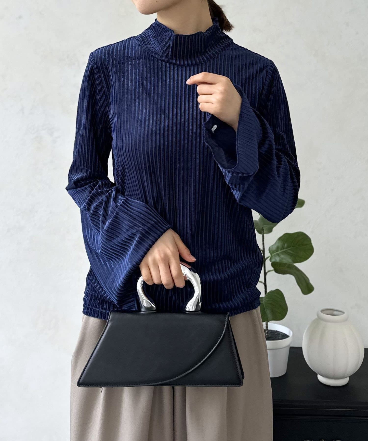 LOCUST(ローカスト) 【高見え】フレアハイネックトップス