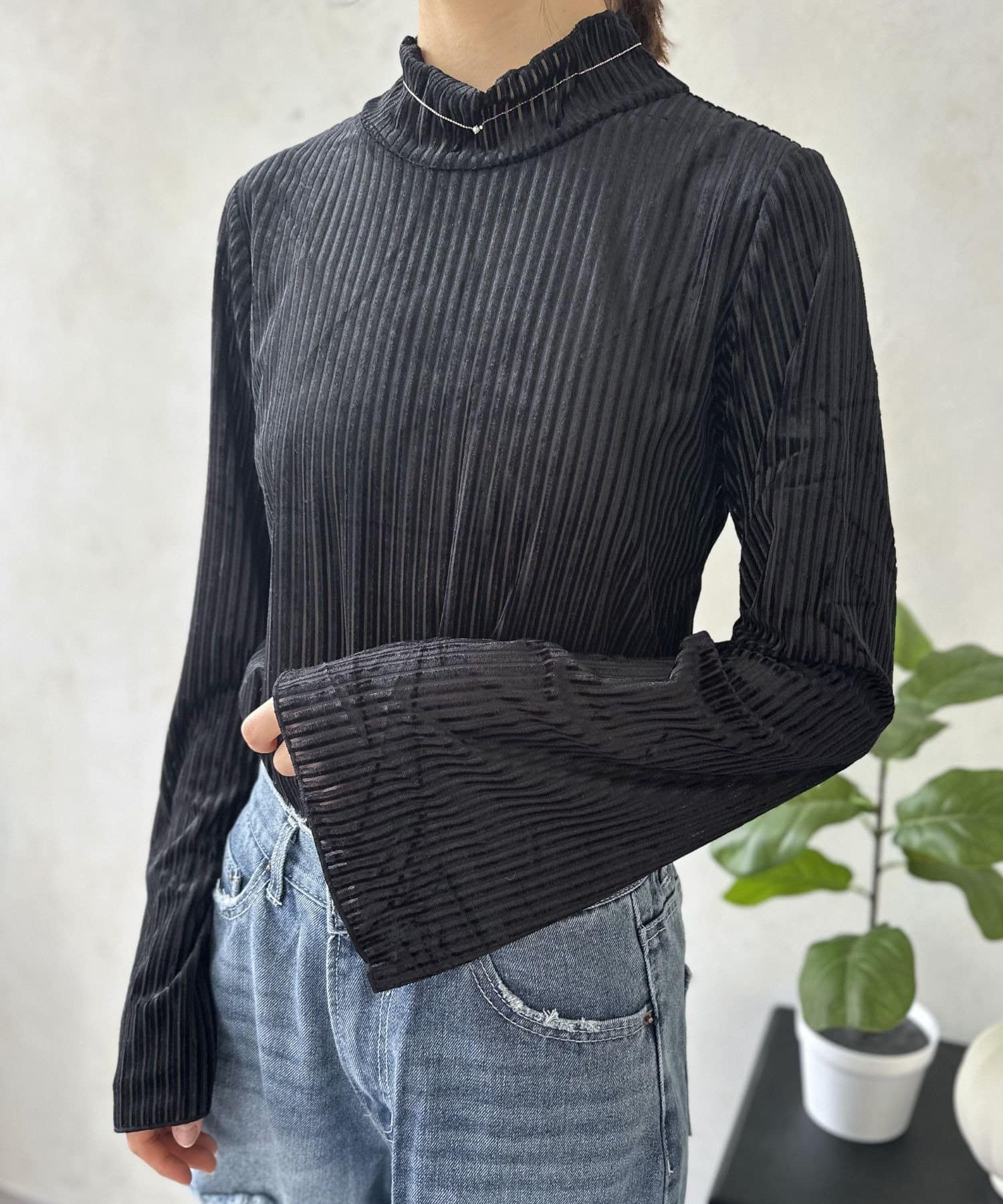 LOCUST(ローカスト) 【高見え】フレアハイネックトップス