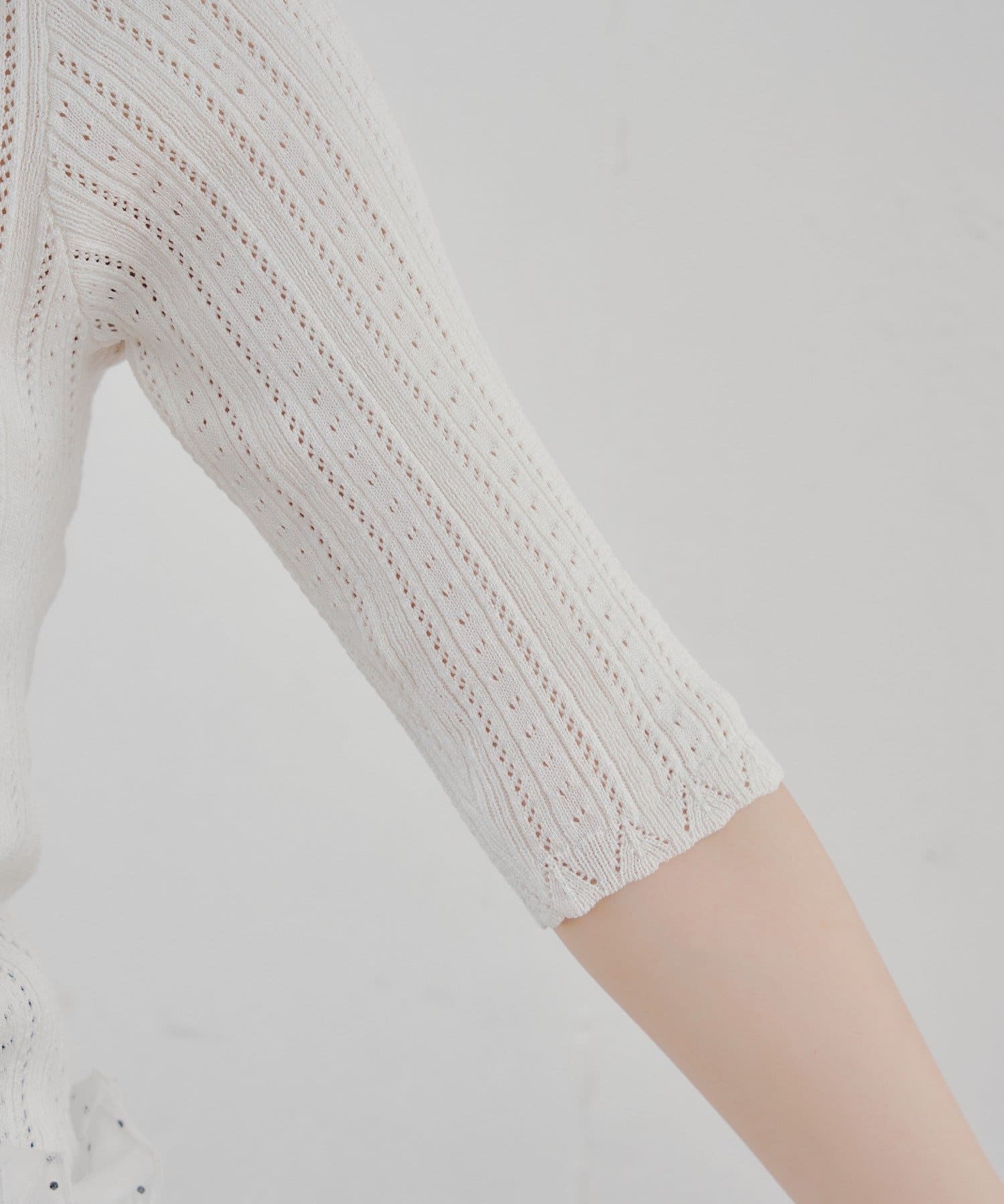 Chico(チコ) 【SALON by Chico】7分袖 / フリルドッキングクロシェフレアニット