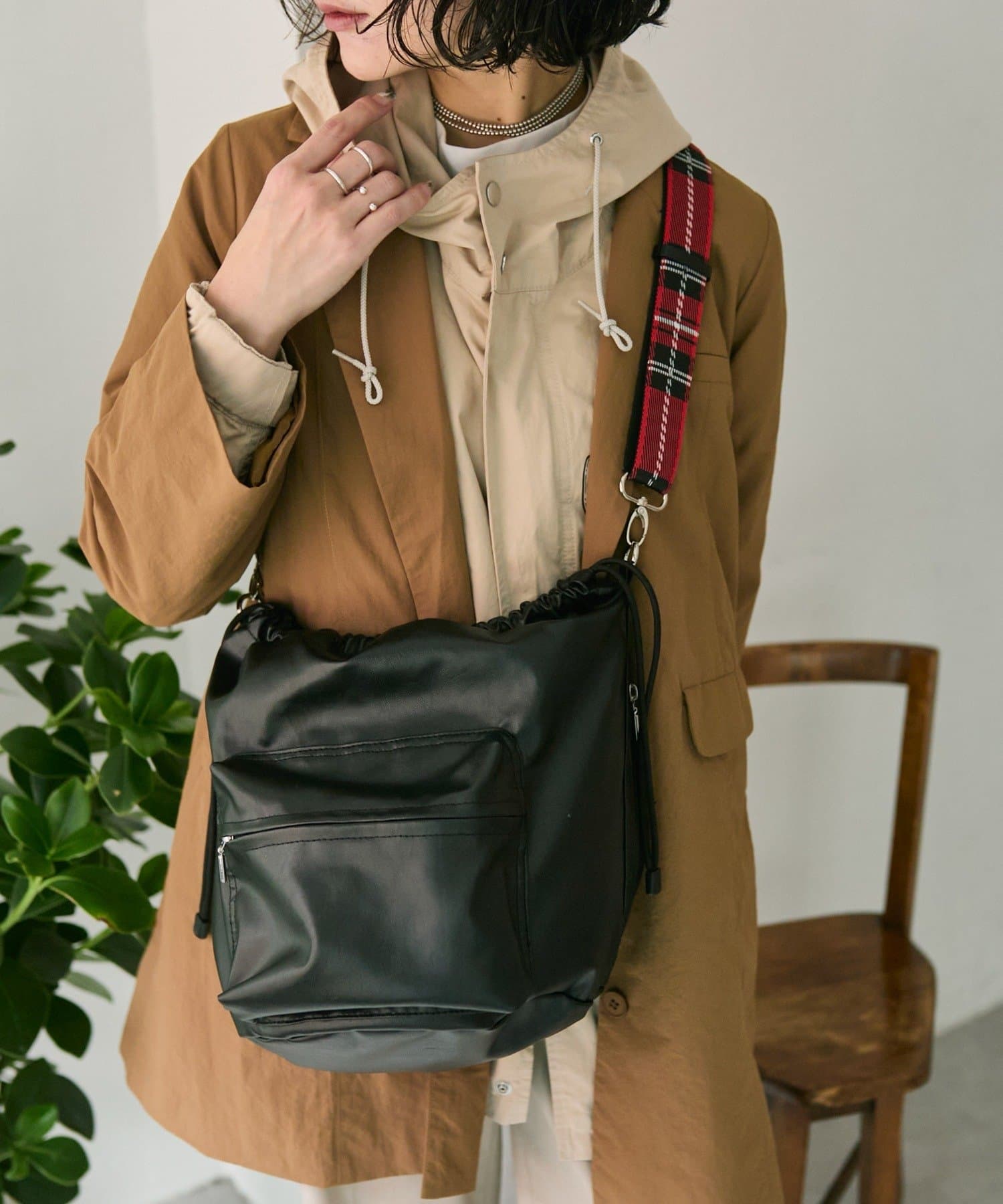 OUTLET(アウトレット) 【ear PAPILLONNER】アウトポケット巾着ショルダーバッグ