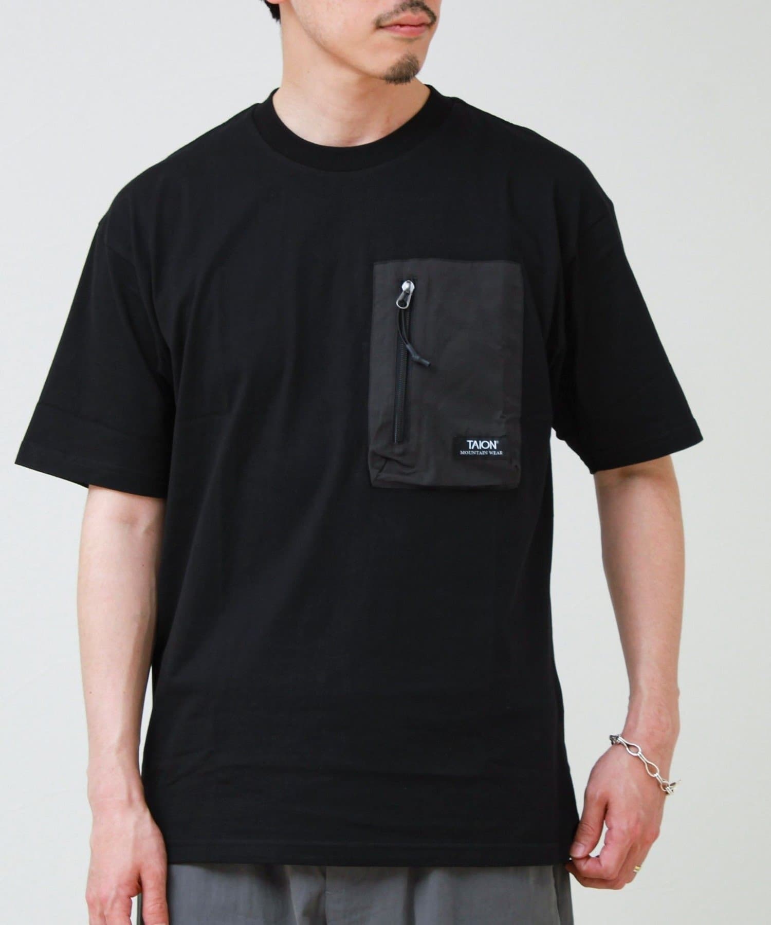FREDY & GLOSTER(フレディ アンド グロスター) 【TAION / タイオン】MOUNTAION POCKET T-SH