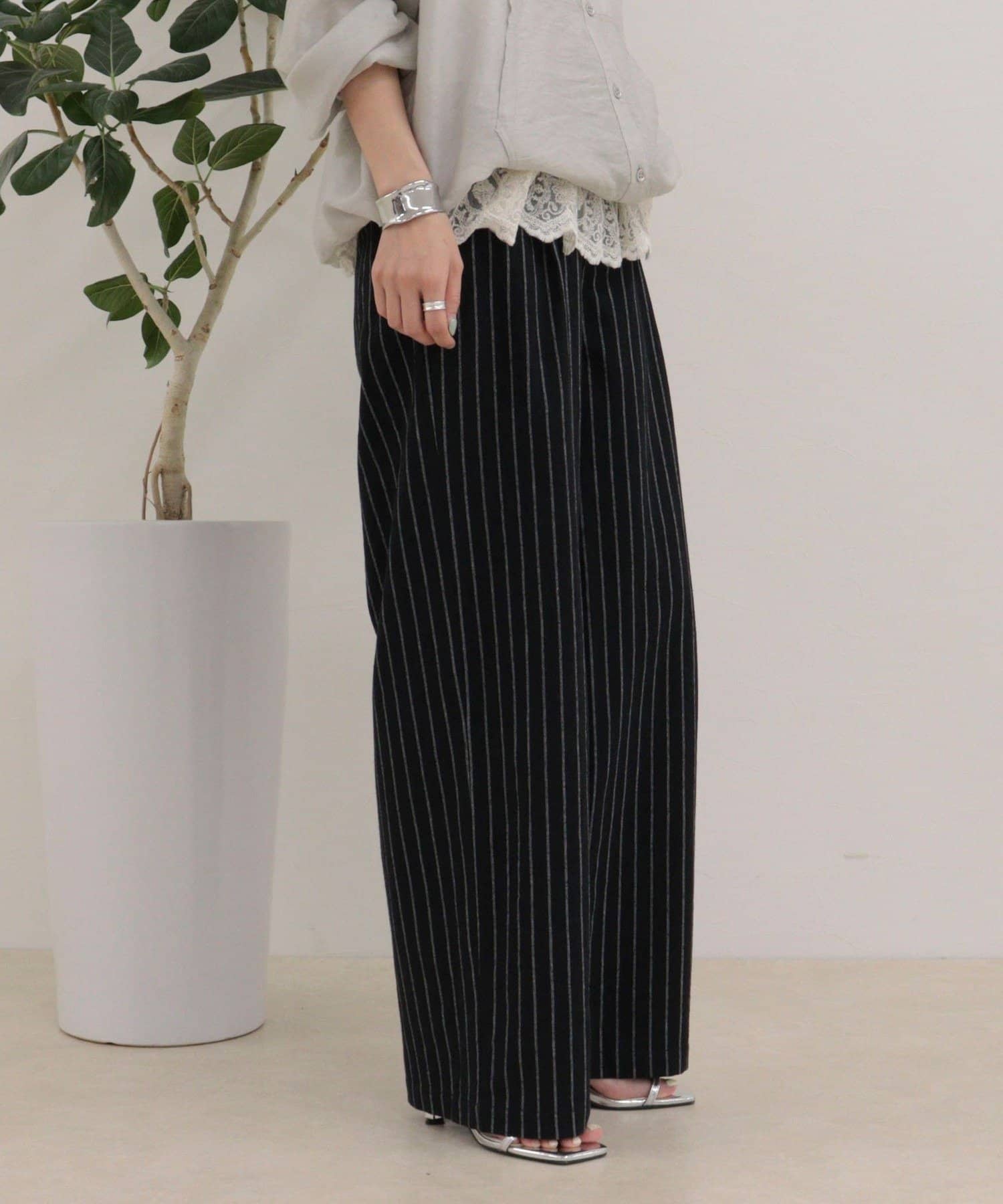 FREDY & GLOSTER(フレディ アンド グロスター) ストライプセミワイドタックパンツ