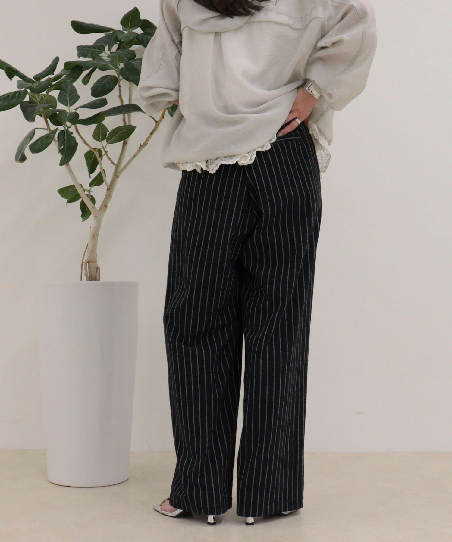 FREDY & GLOSTER(フレディ アンド グロスター) ストライプセミワイドタックパンツ