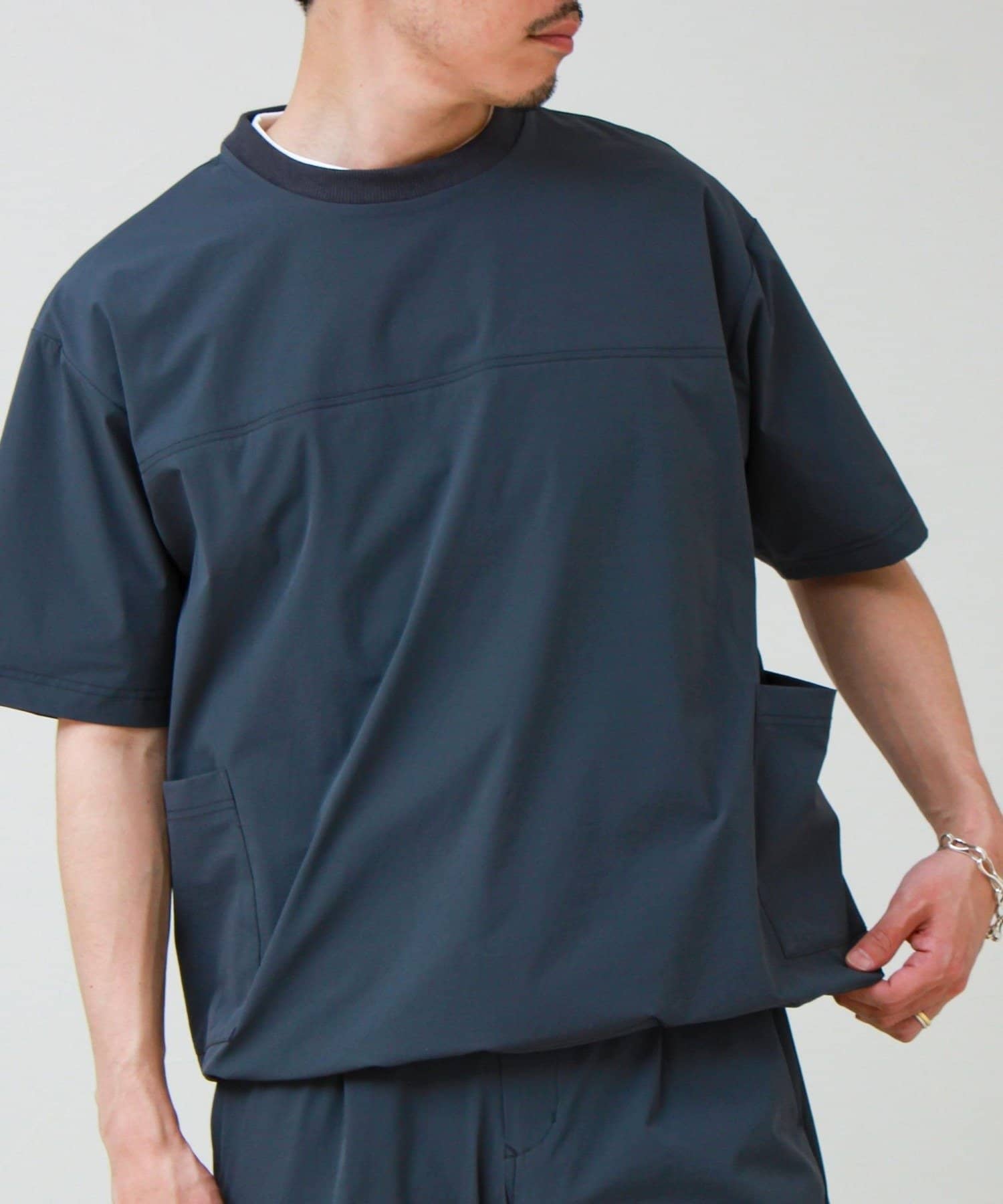 FREDY & GLOSTER(フレディ アンド グロスター) 【接触冷感/セットアップ着用可能】SoftCool サイドポケットTシャツ