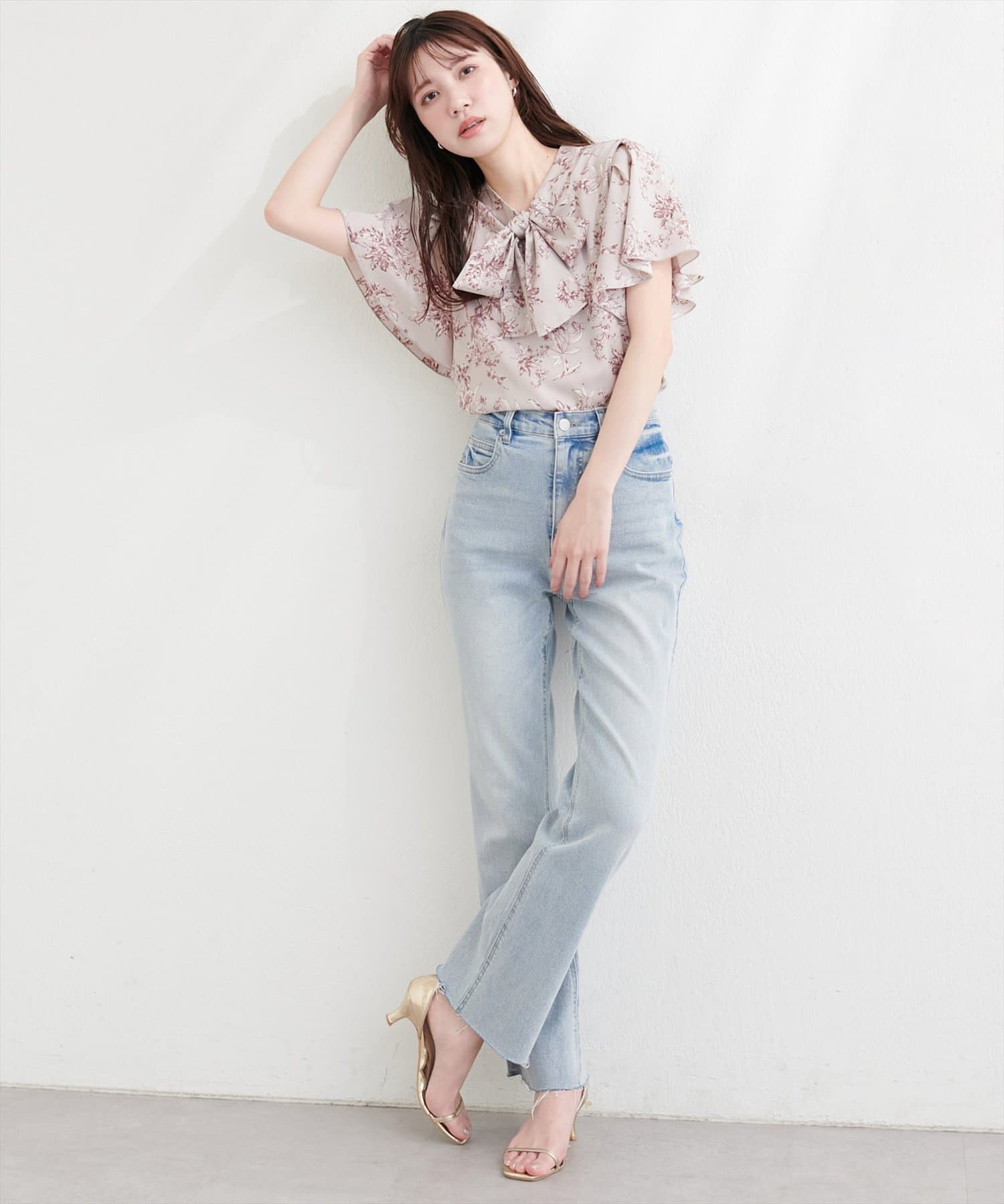 natural couture(ナチュラルクチュール) リボンタイフラワーブラウス