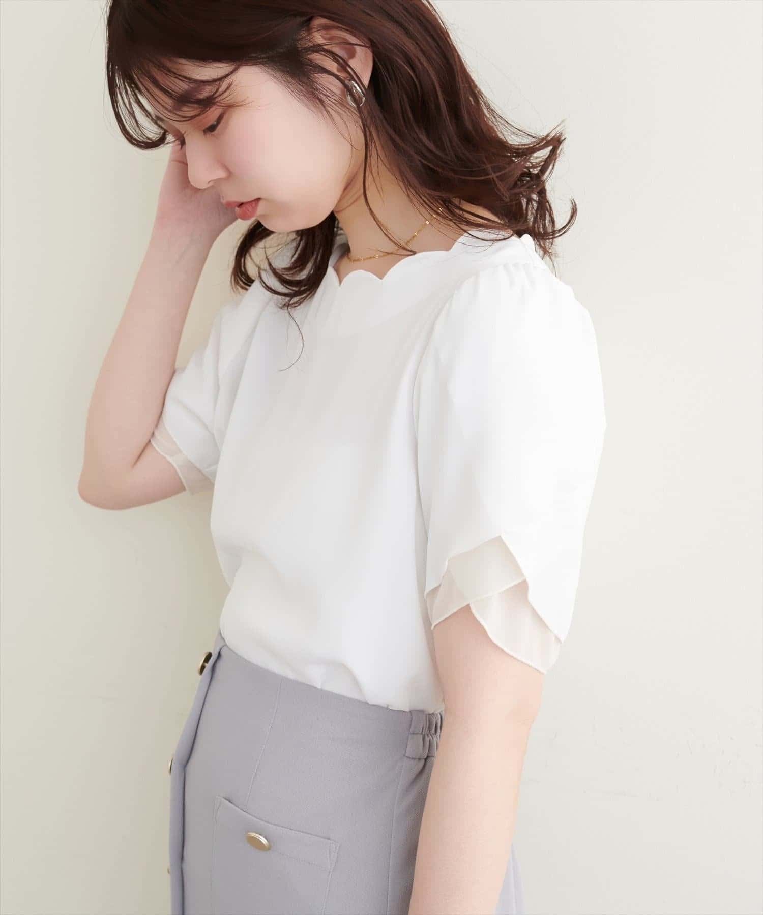 natural couture(ナチュラルクチュール) チューリップスリーブスカラップネックブラウス