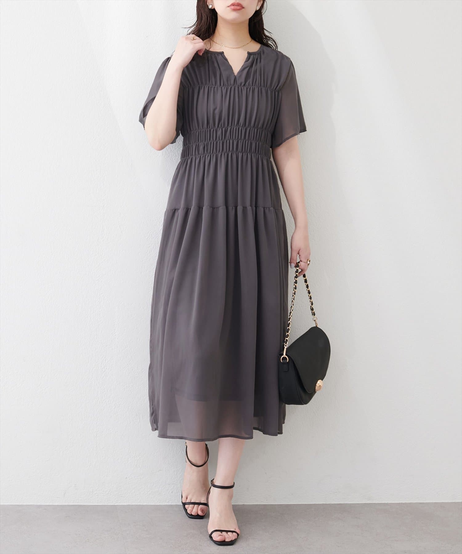 natural couture(ナチュラルクチュール) 変形シャーリングフレンチスリーブワンピース