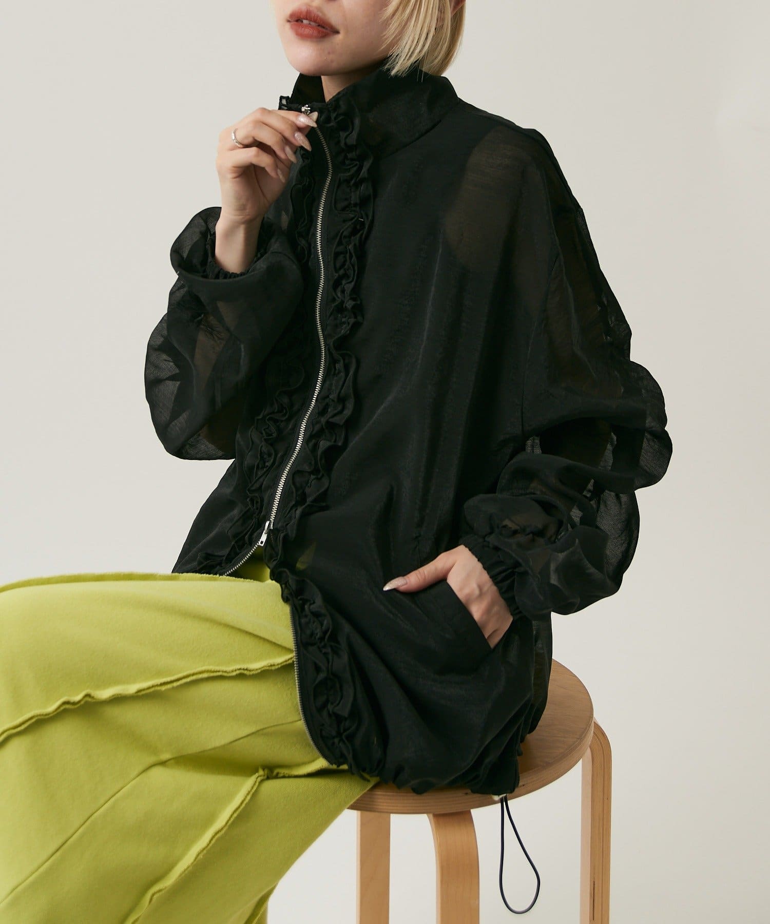 w closet(ダブルクローゼット) 【2サイズ展開/羽織でも１枚でも◎】シアーフリルブルゾン