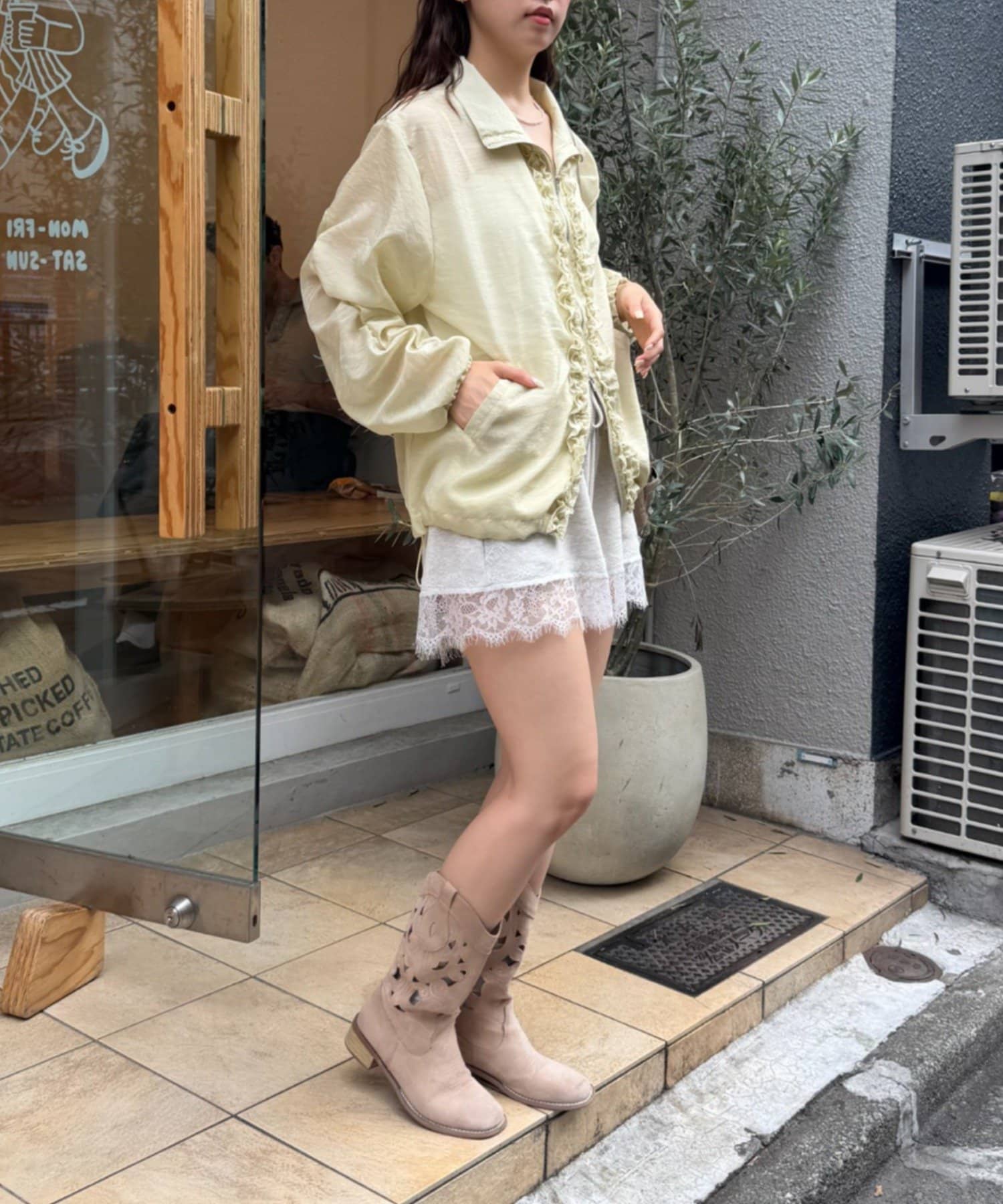 w closet(ダブルクローゼット) 【2サイズ展開/羽織でも１枚でも◎】シアーフリルブルゾン
