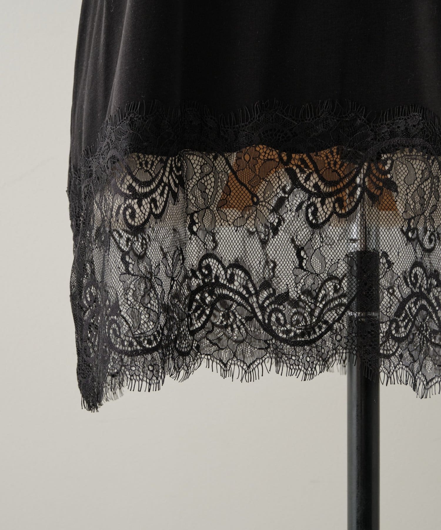 Jena　espace merveilleux(ジェナ　エスパスメルヴェイユ) 【裾で差がつく】スクエア裾レースタンク