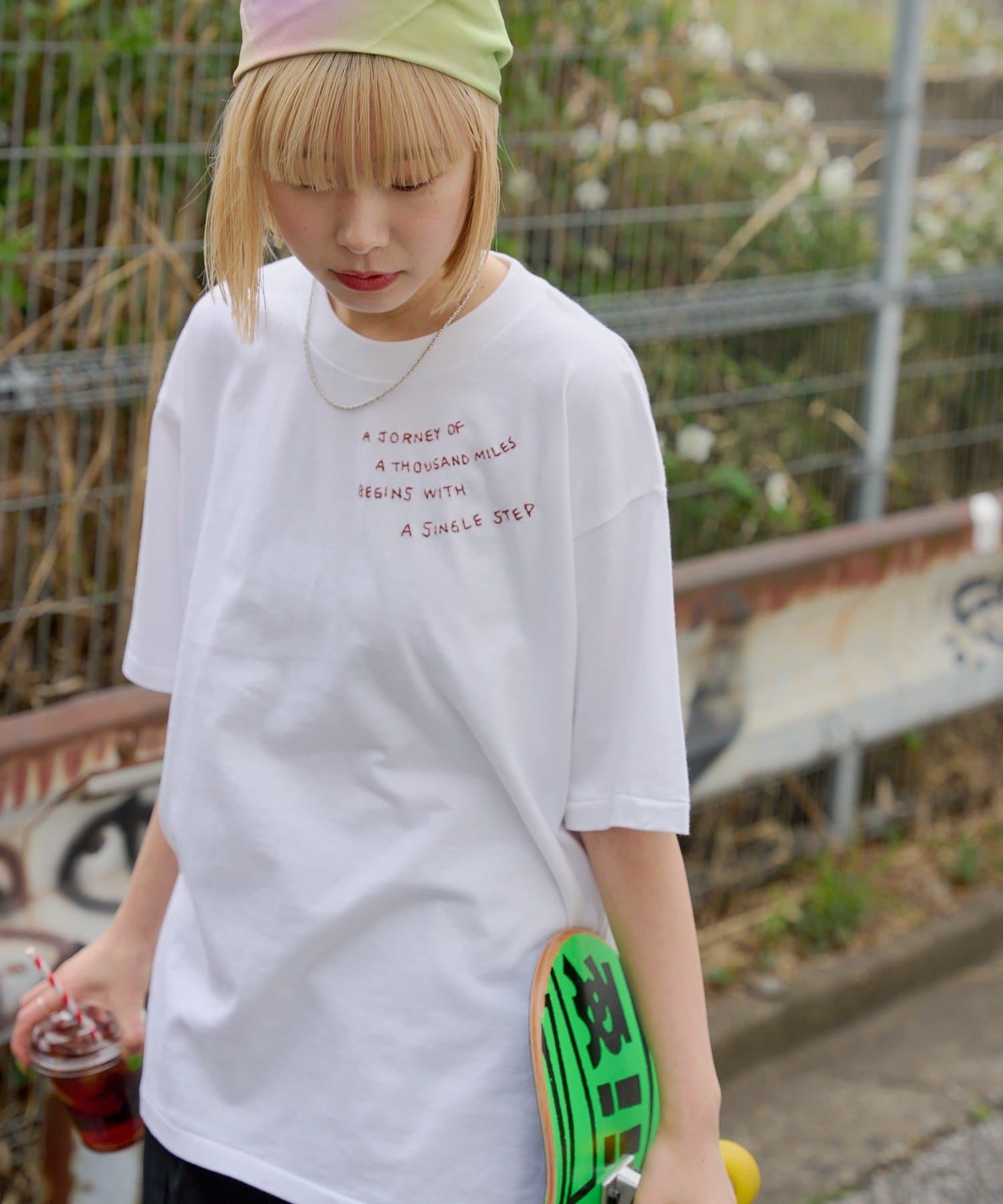 Kastane(カスタネ) 【WHIMSIC/2サイズ展開】JOURNEY EMBROIDERY TEE