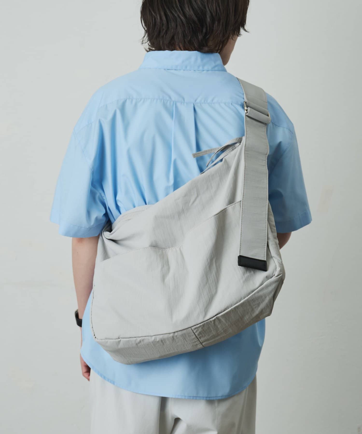 COLONY 2139(コロニー トゥーワンスリーナイン) 【UNISEX】撥水ニュースペーパーショルダーバッグ