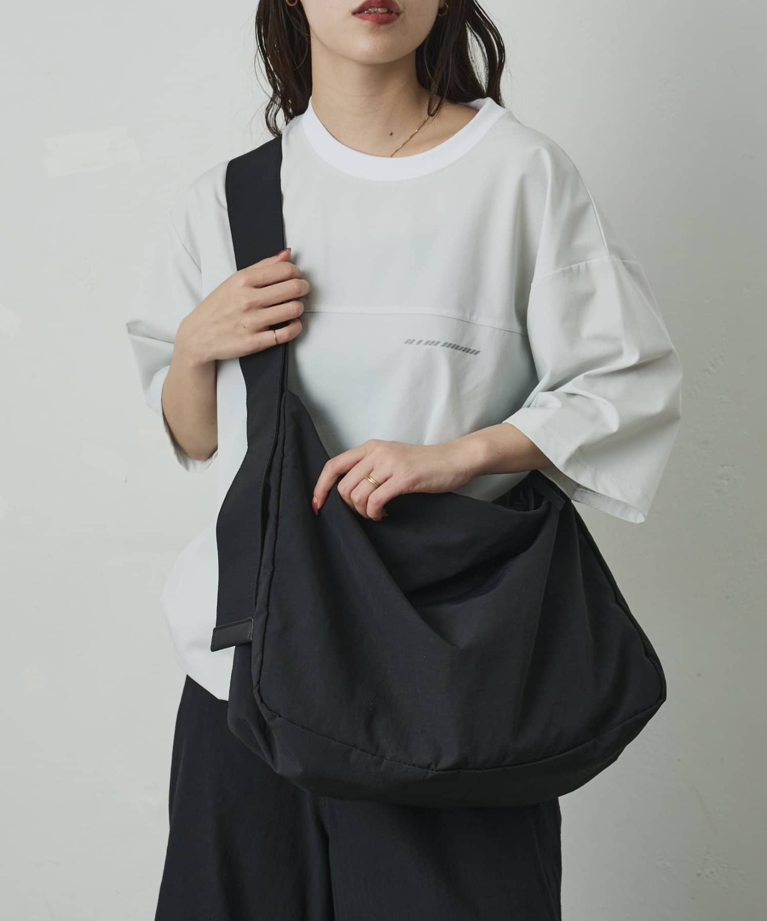 COLONY 2139(コロニー トゥーワンスリーナイン) 【UNISEX】撥水ニュースペーパーショルダーバッグ