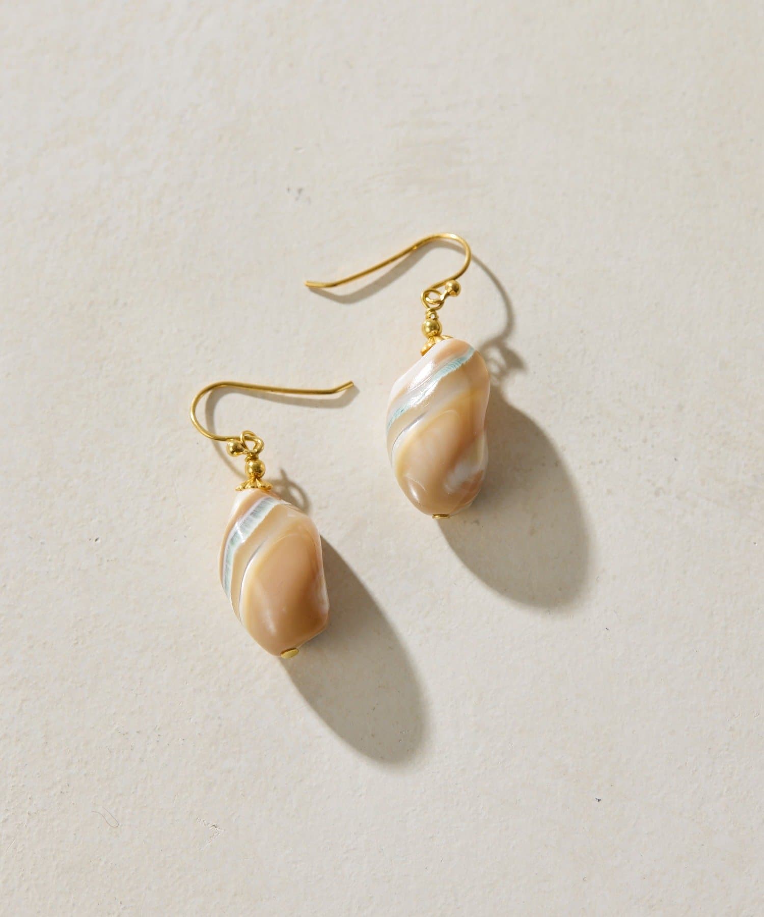 ear PAPILLONNER(イア パピヨネ) シェルシングルピアス