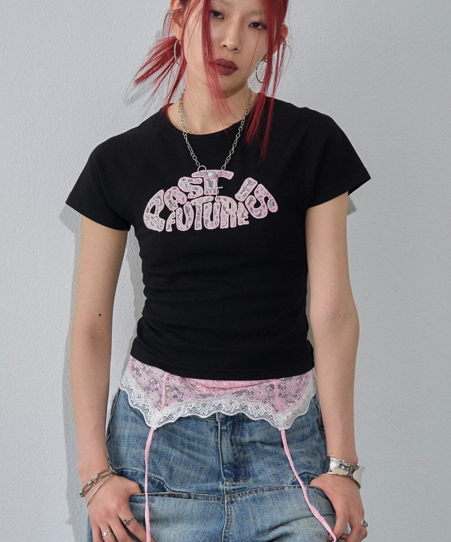 WHO’S WHO gallery(フーズフーギャラリー) デフォルメレースロゴチビT