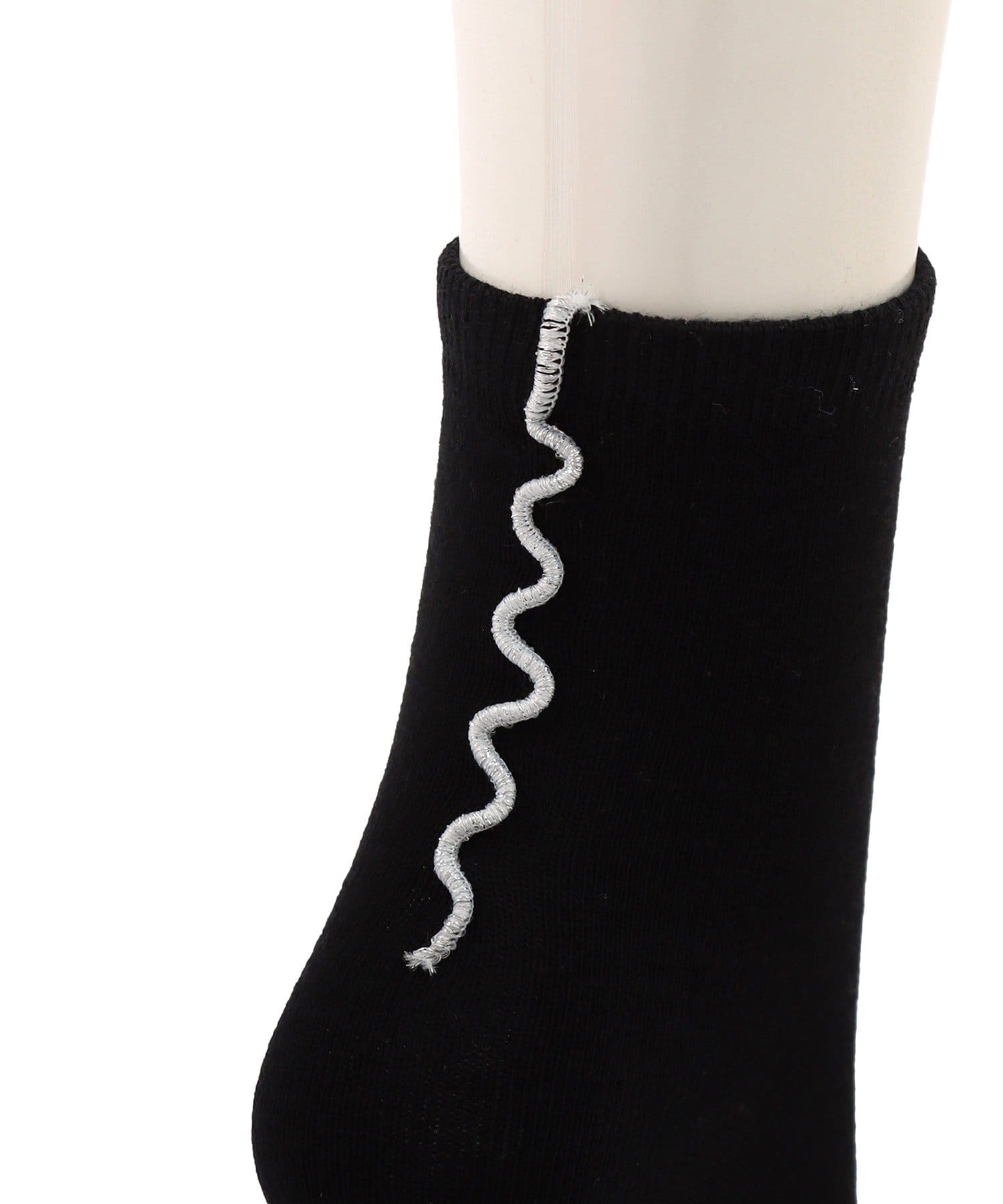 3COINS(スリーコインズ) はっ水バックラメメロウソックス