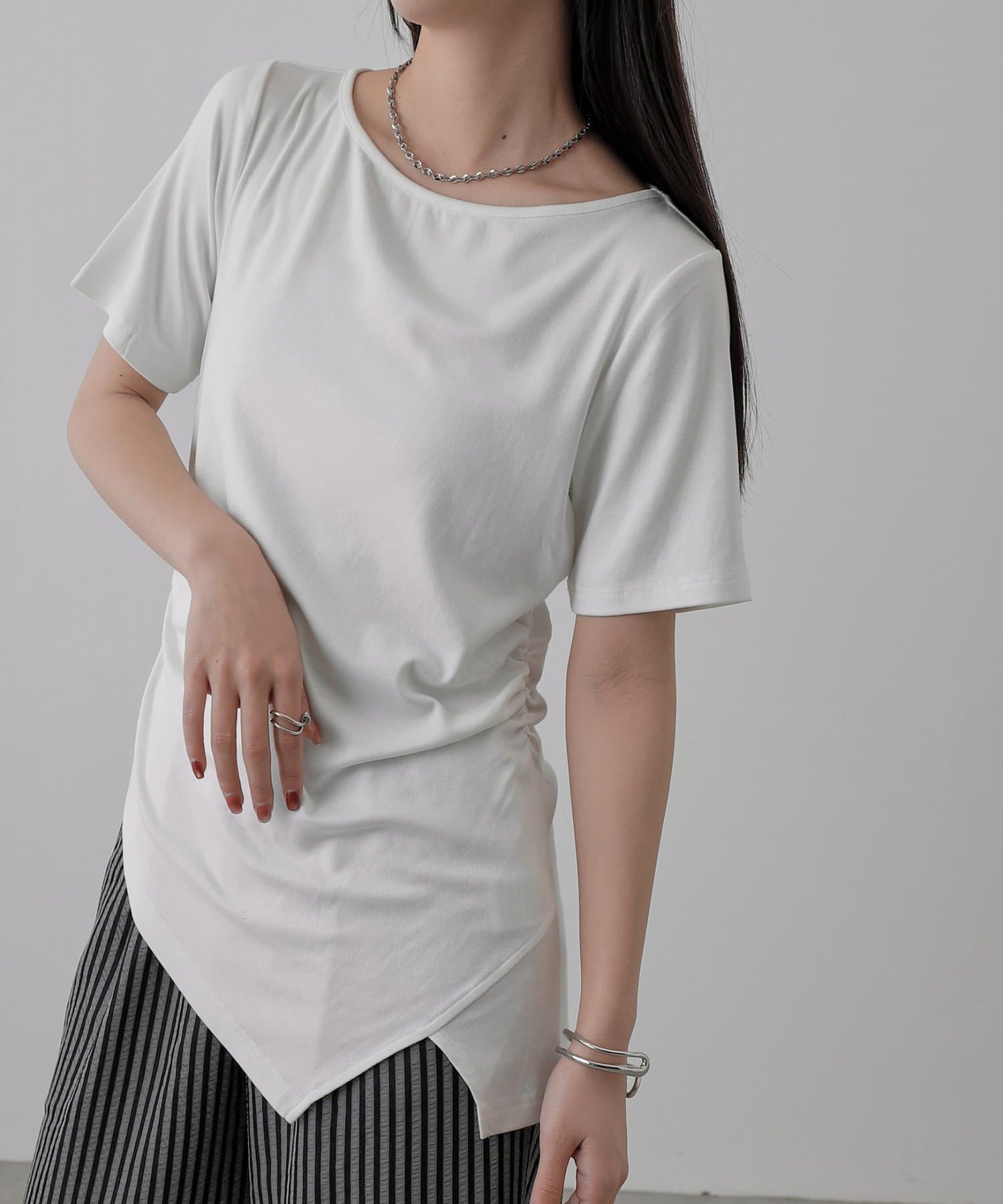 COLONY 2139(コロニー トゥーワンスリーナイン) サイドギャザーコンパクトTシャツ