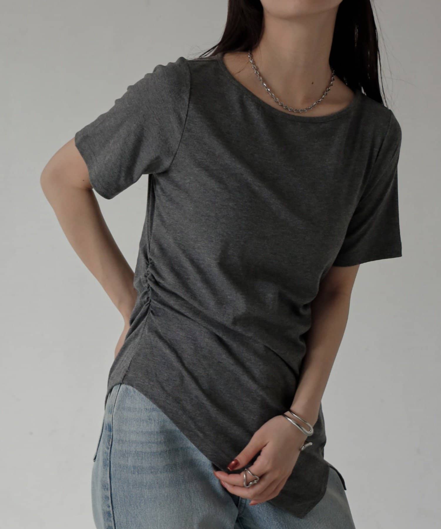 COLONY 2139(コロニー トゥーワンスリーナイン) サイドギャザーコンパクトTシャツ