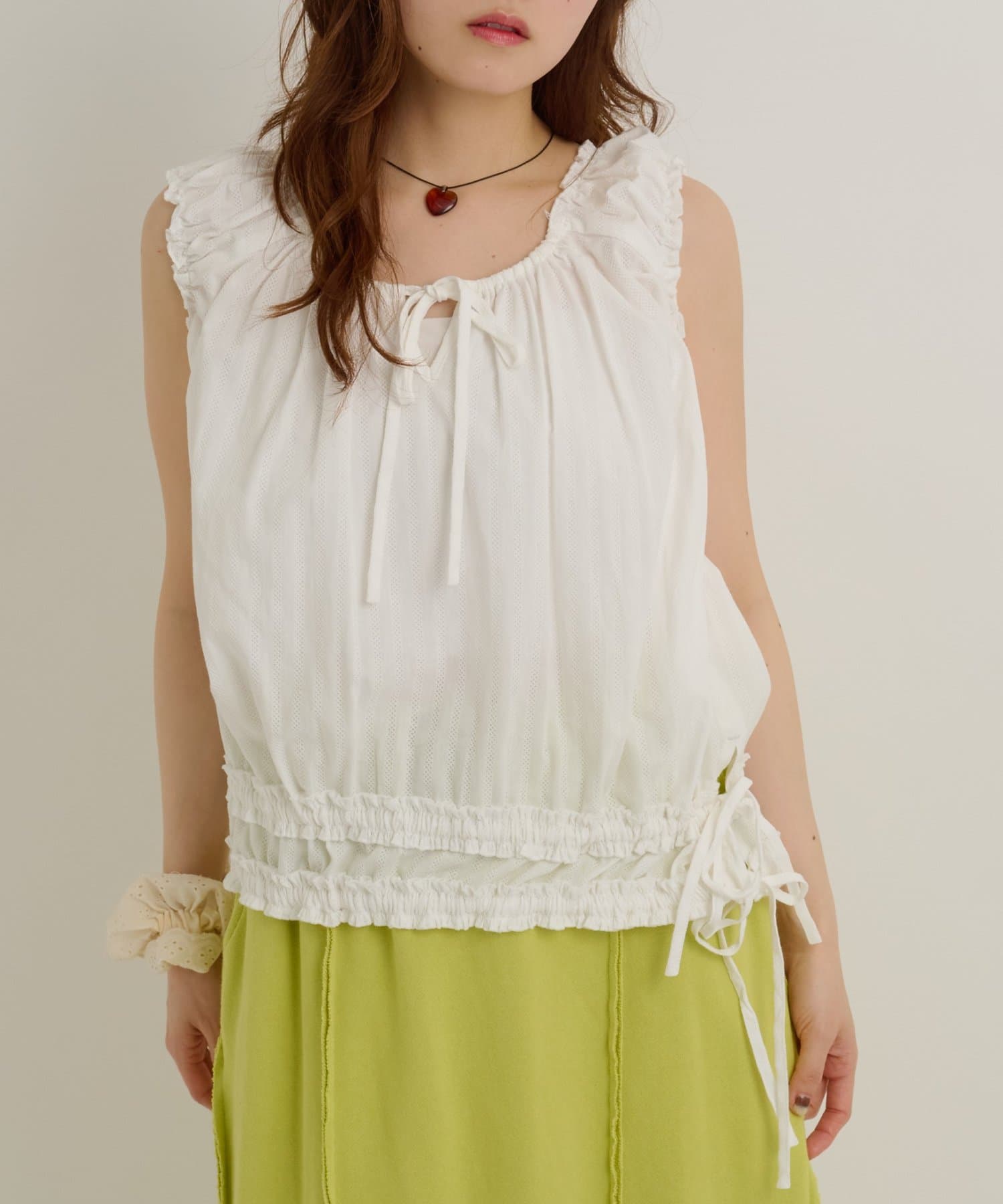 w closet(ダブルクローゼット) 【セットアップ対応/ドット/無地】フリルギャザーノースリブラウス