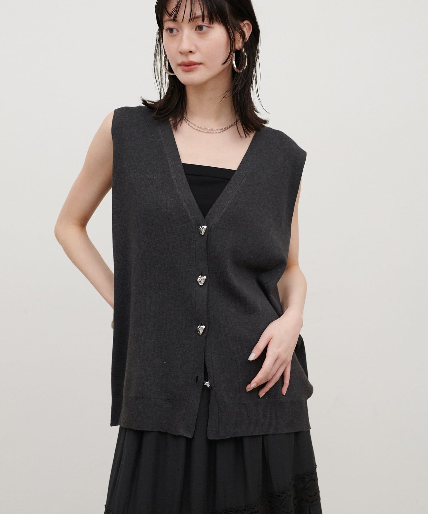 LARUTA(ラルータ) ［WEB限定］リサイクルポリニュアンス釦ベスト