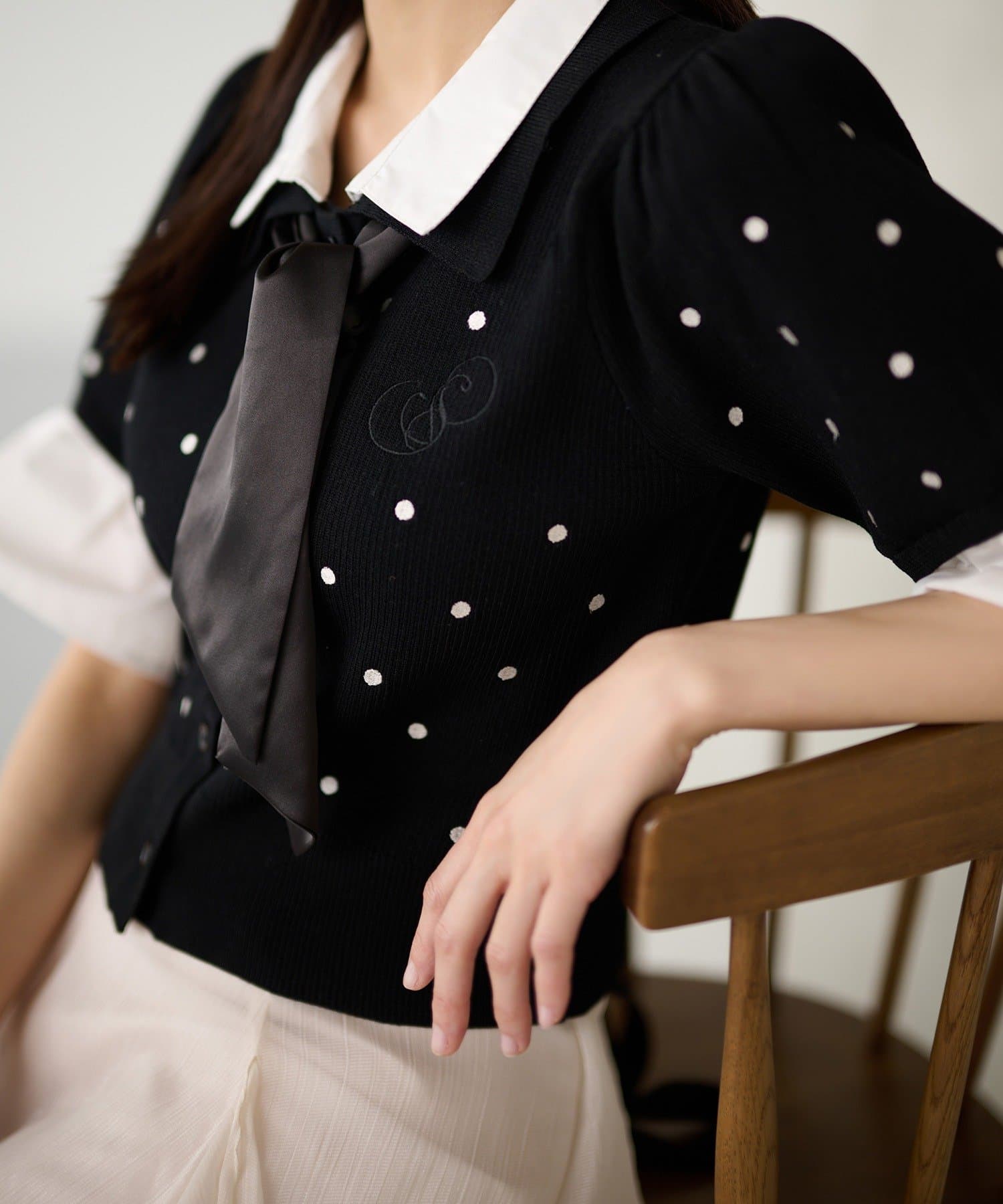 Seemi.by NICE CLAUP(シーミーバイナイスクラップ) 刺しゅう入り配色襟ニット