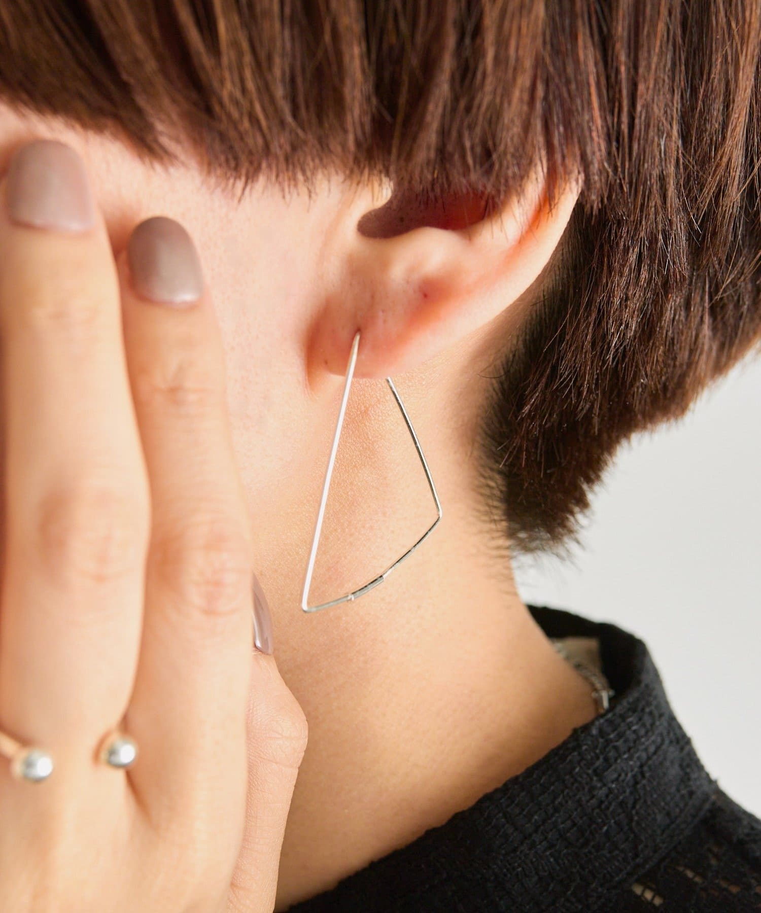 ear PAPILLONNER(イア パピヨネ) 《スターリングシルバー使用》三角BIGフープピアス